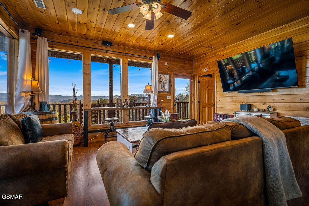 1911 Oakmont Drive Sevierville TN 37876