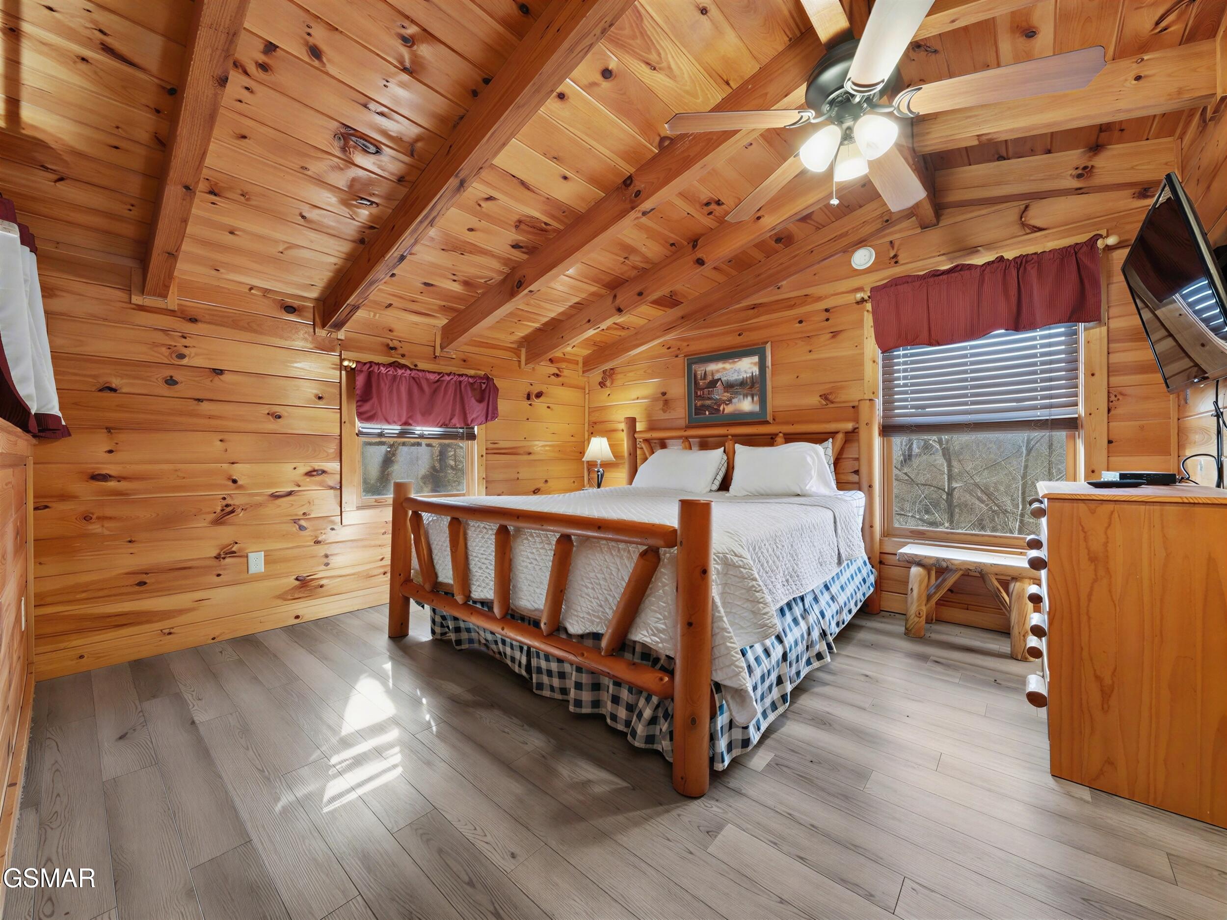 952 Iron Mountain Road Pigeon Forge TN 37863