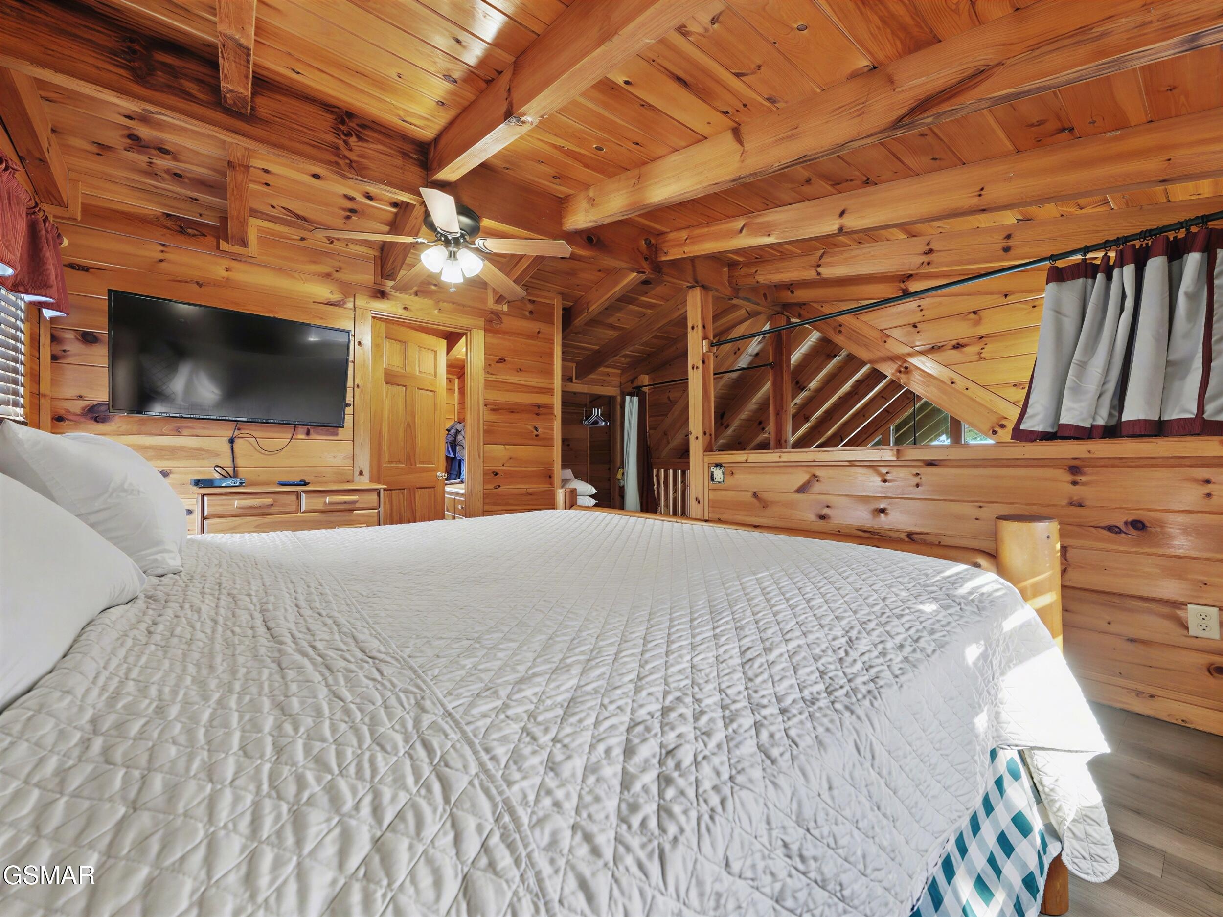 952 Iron Mountain Road Pigeon Forge TN 37863