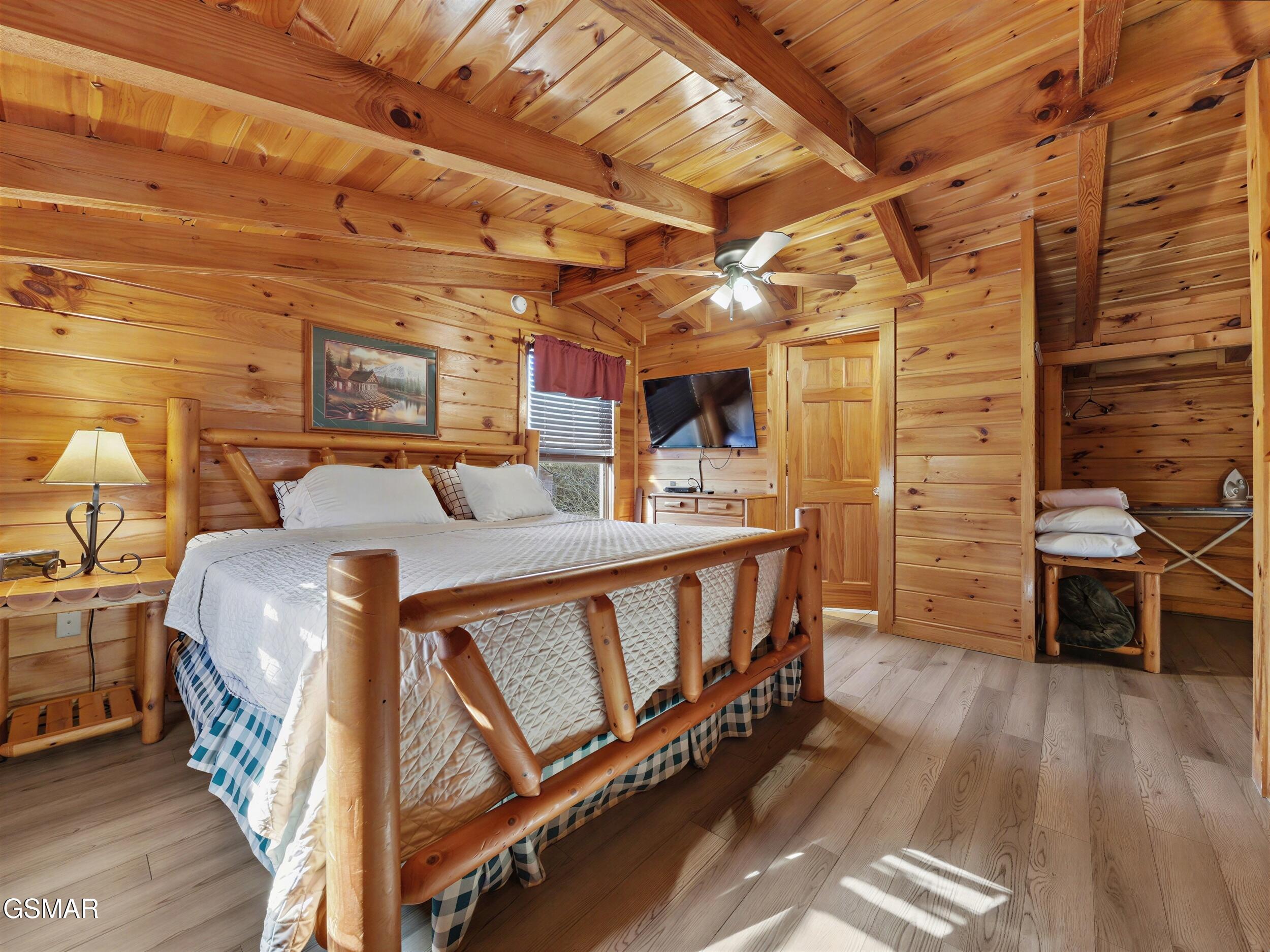 952 Iron Mountain Road Pigeon Forge TN 37863