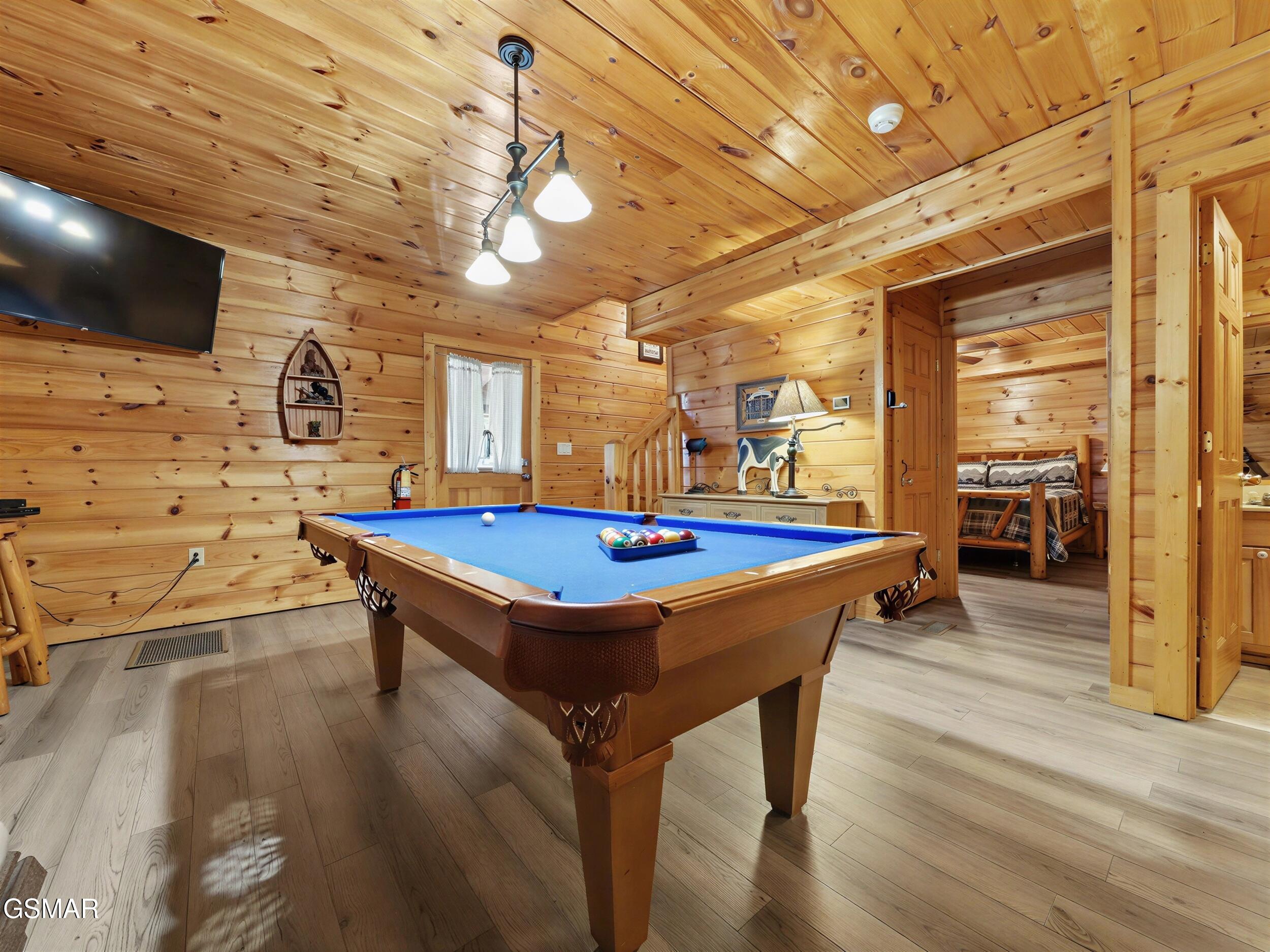 952 Iron Mountain Road Pigeon Forge TN 37863