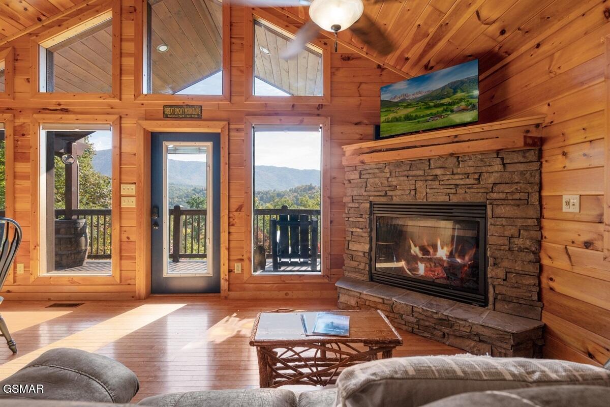 4235 Round Top Way Sevierville TN 37862