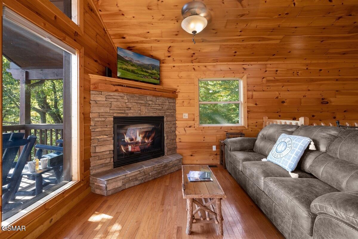 4235 Round Top Way Sevierville TN 37862