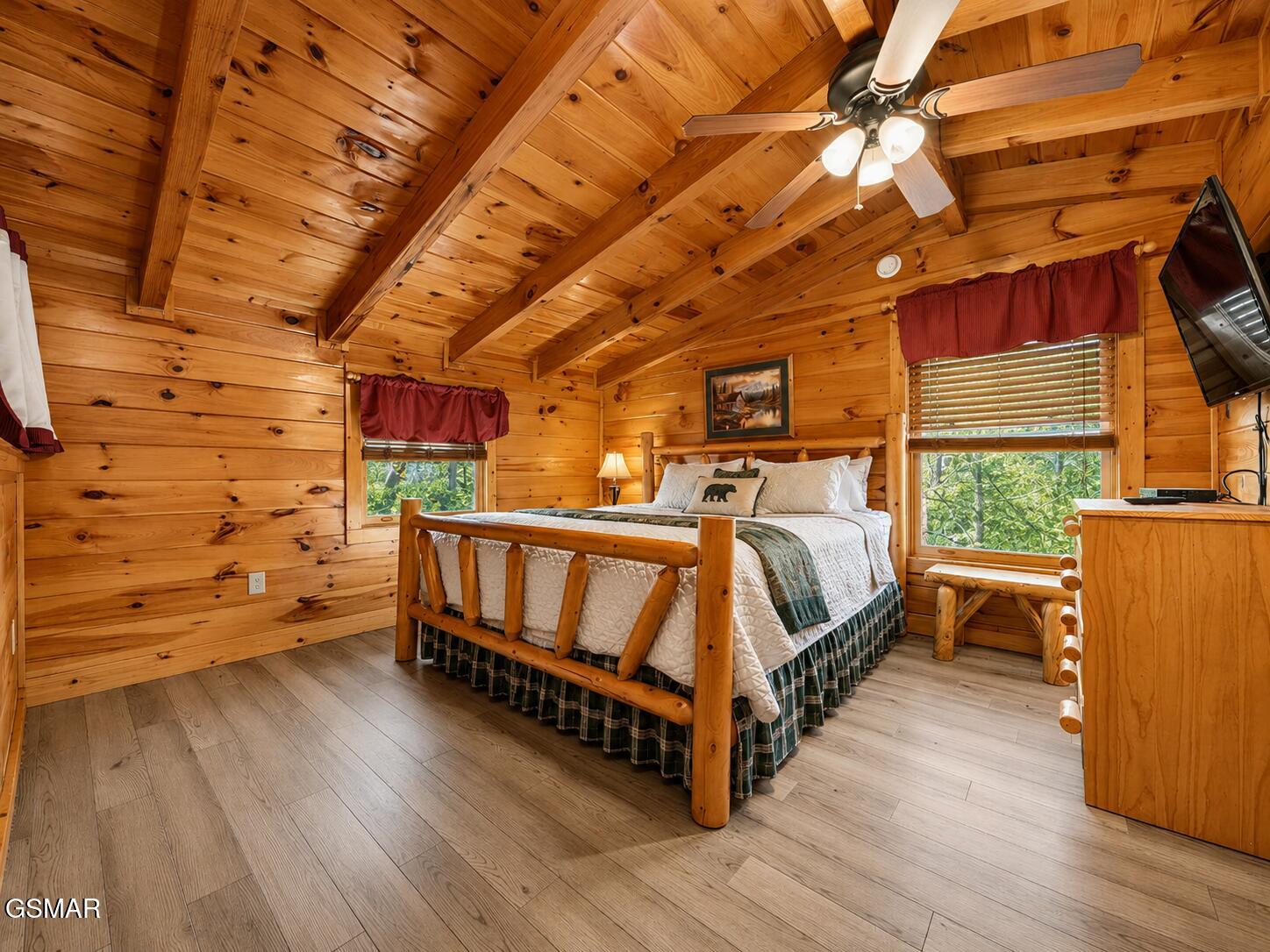 952 Iron Mtn Road Pigeon Forge TN 37863