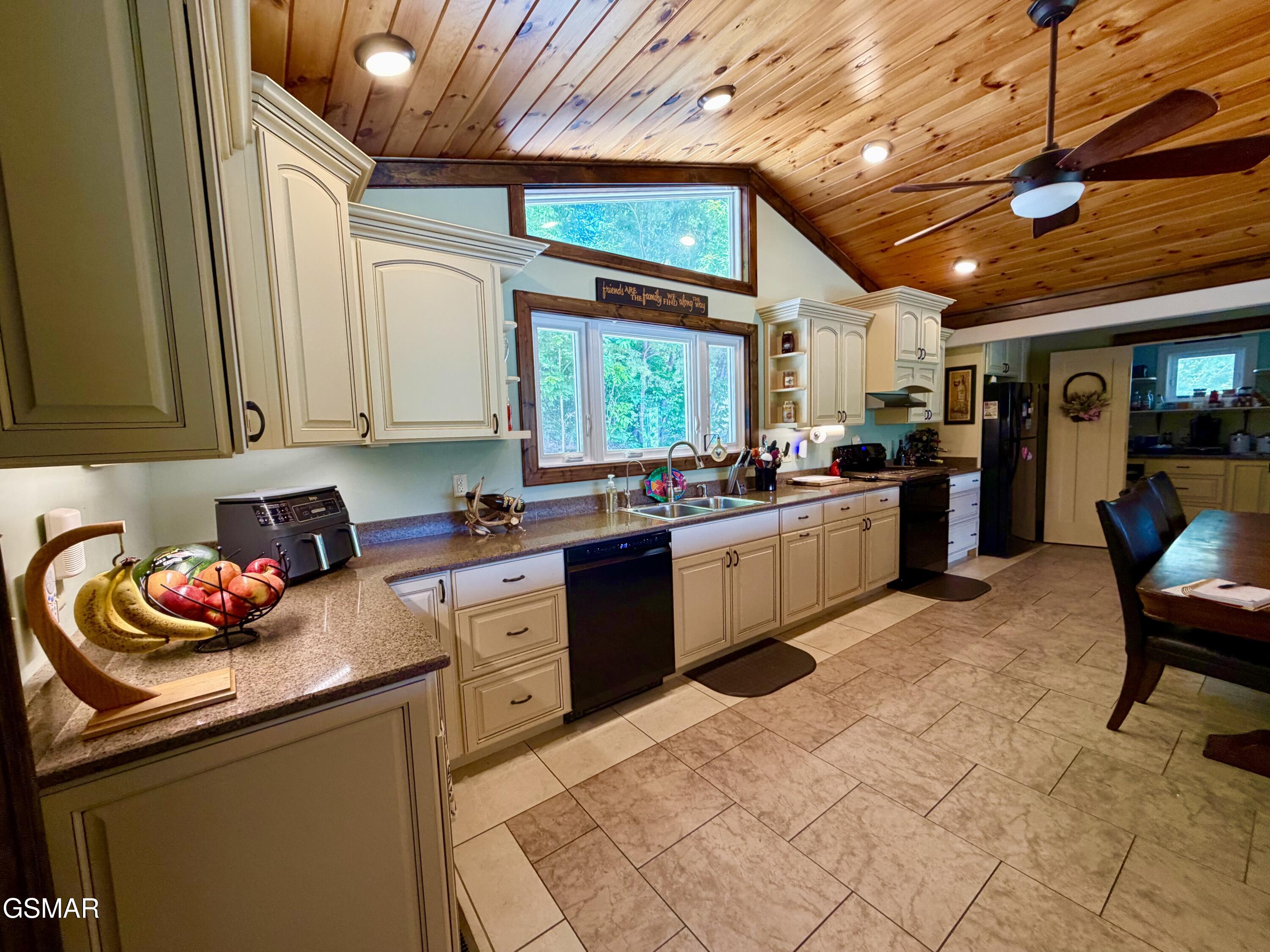 1910 Laramie Trail Dandridge TN 37725