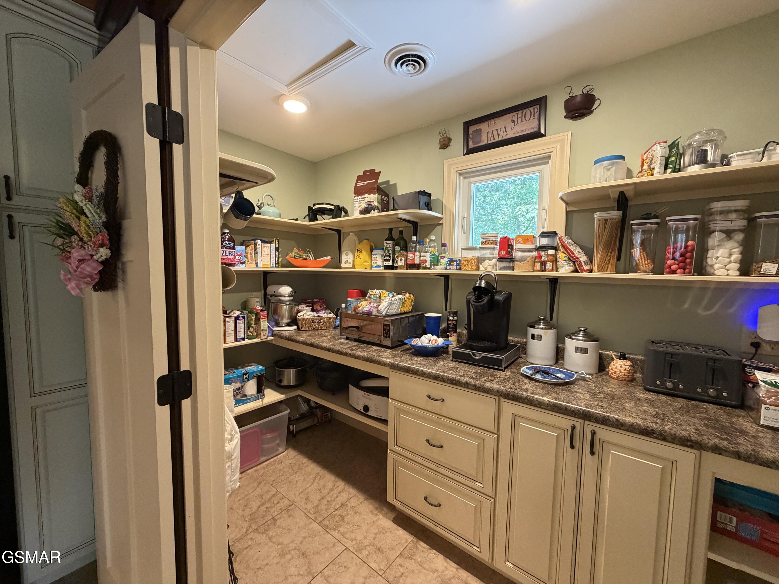 1910 Laramie Trail Dandridge TN 37725
