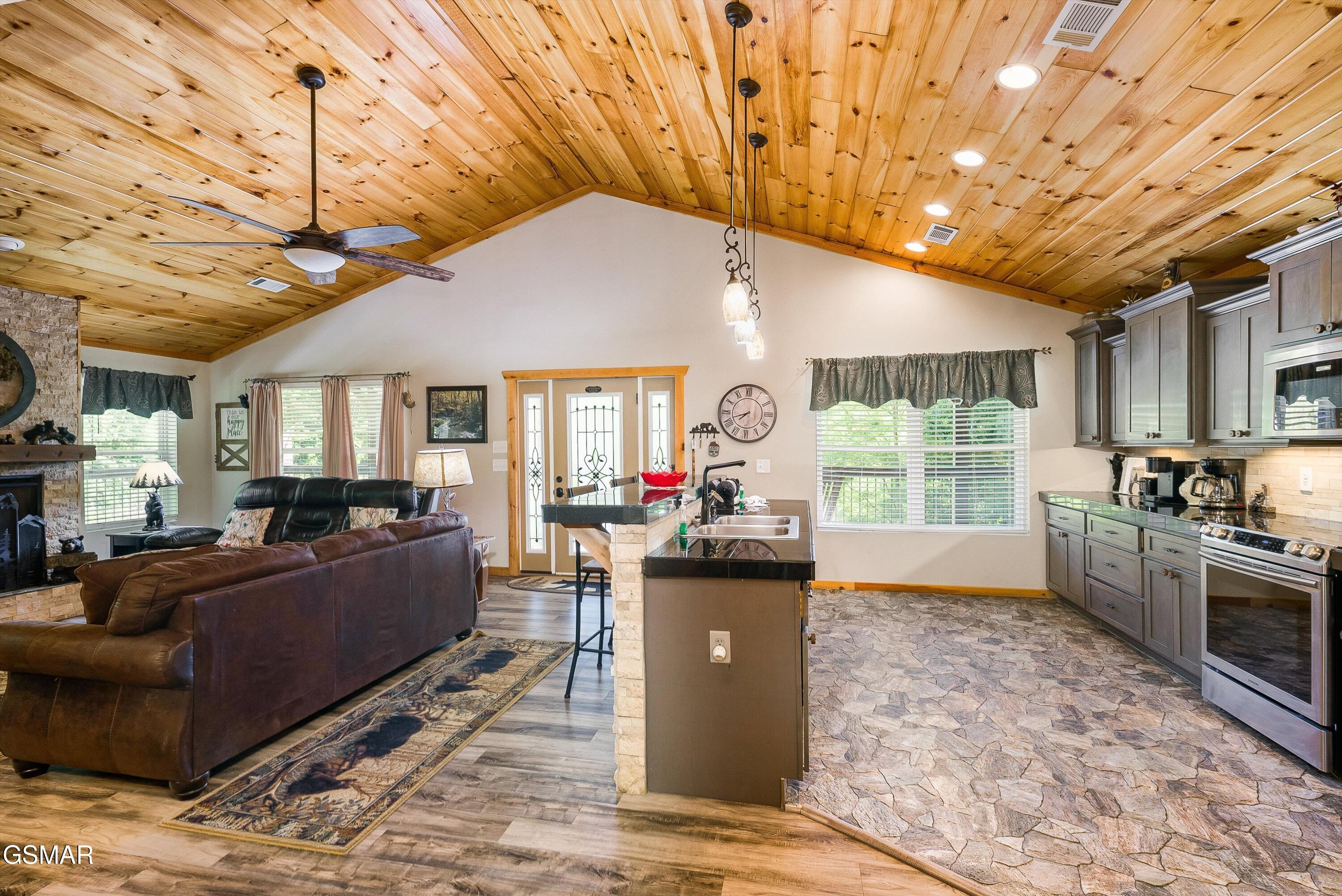 805 N Woodland Drive Gatlinburg TN 37738