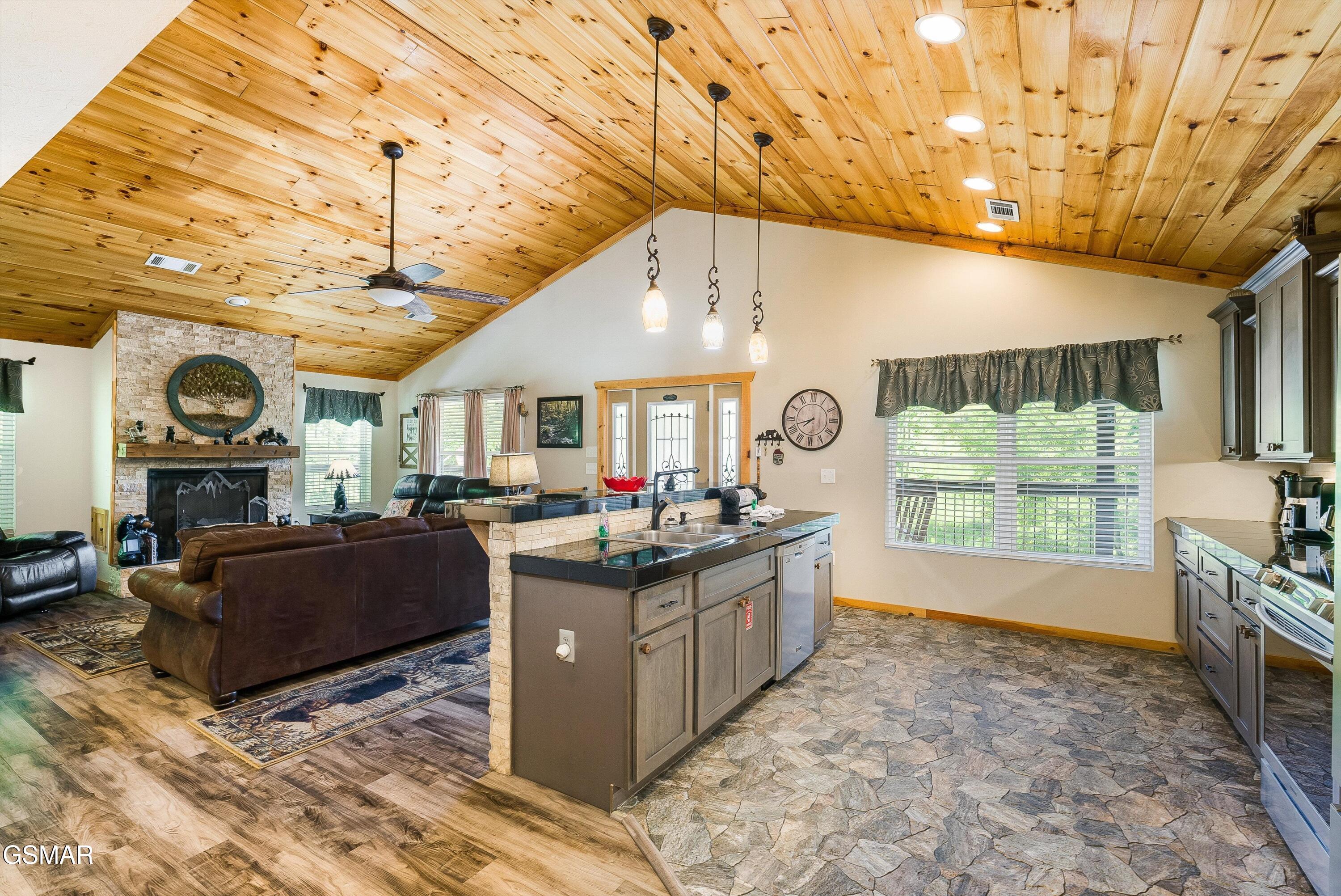 805 N Woodland Drive Gatlinburg TN 37738