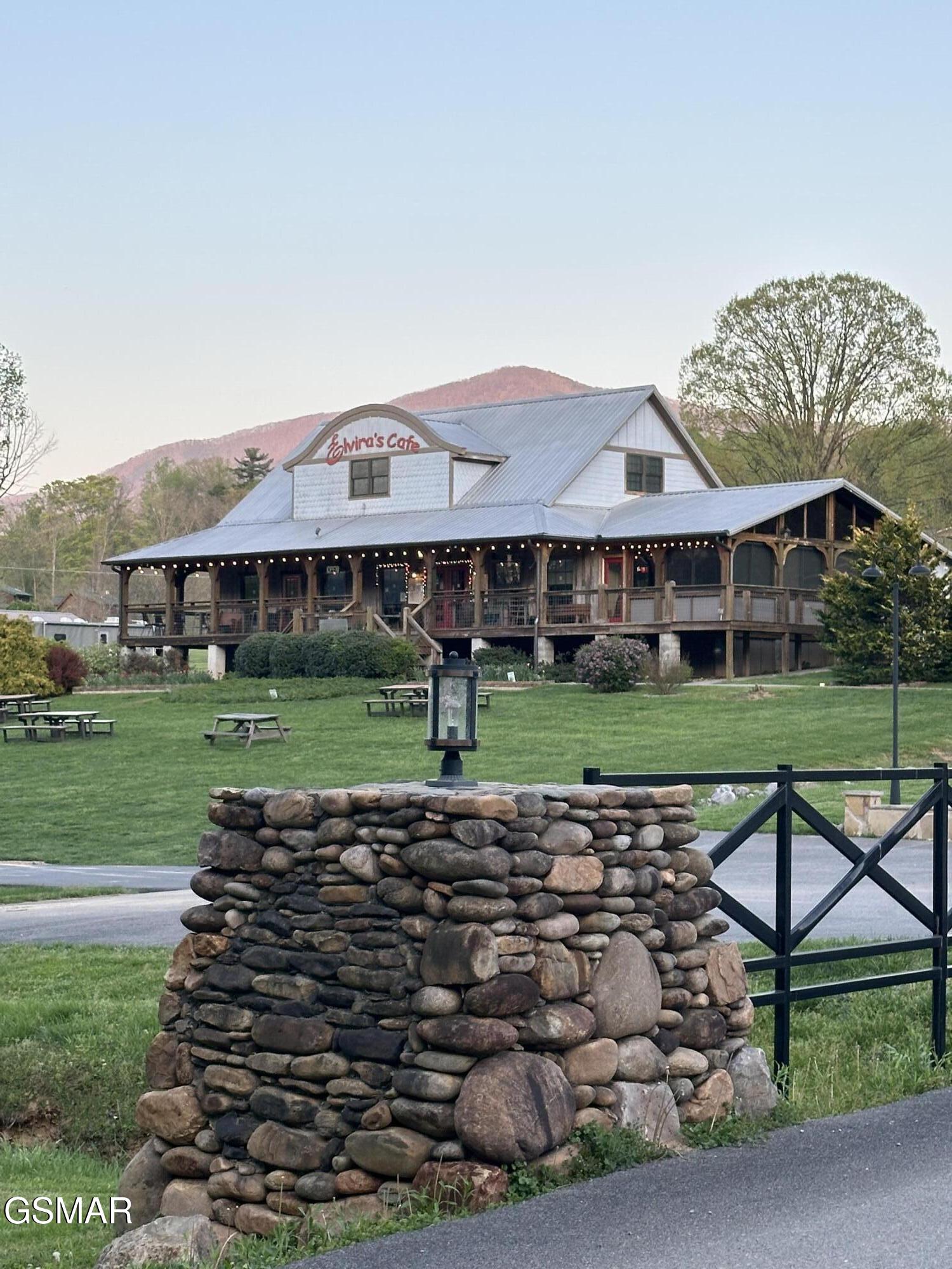 3305 Red Wolfe Road Sevierville TN 37862