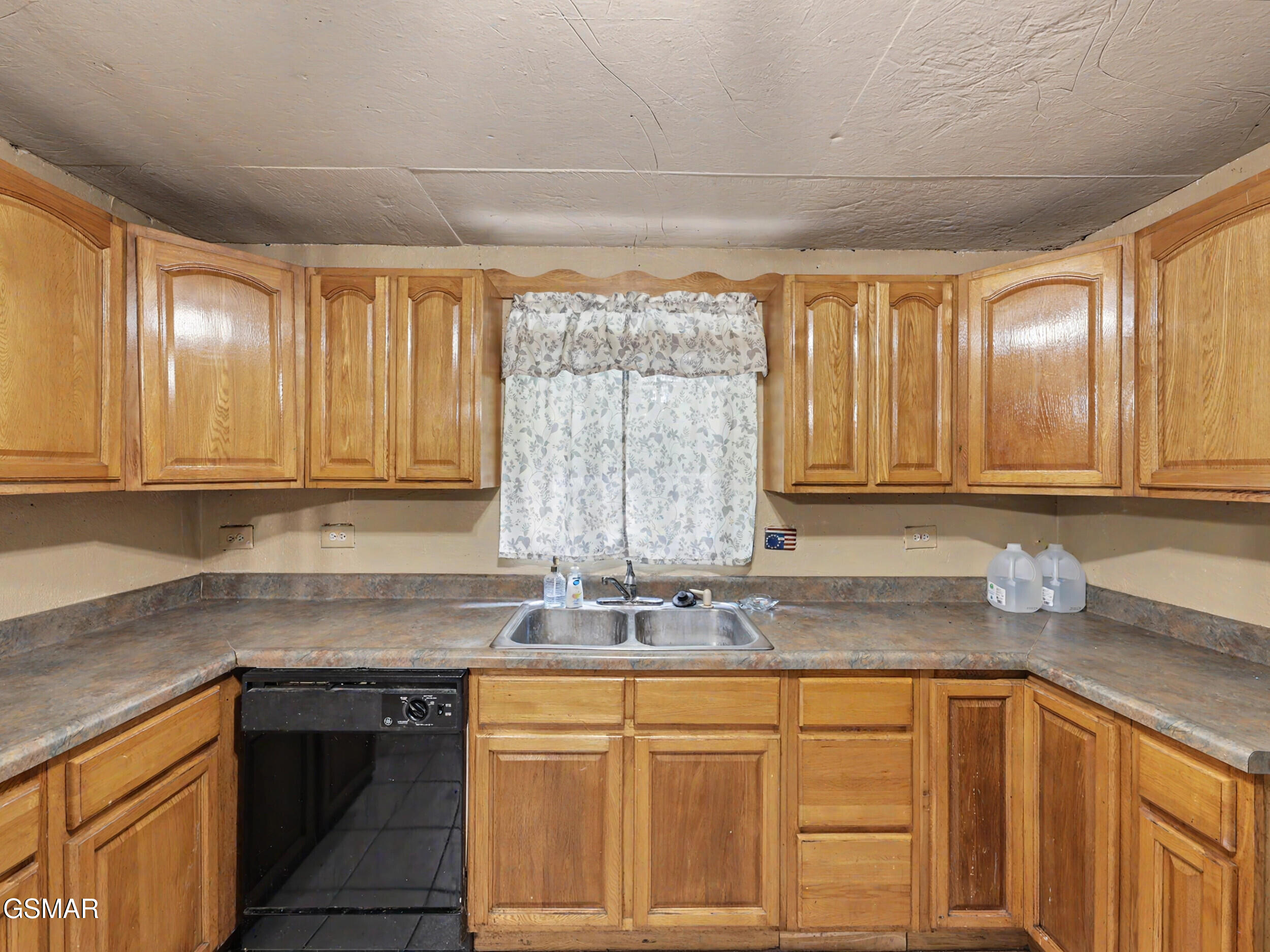 1717 Elkins Road Kodak TN 37764