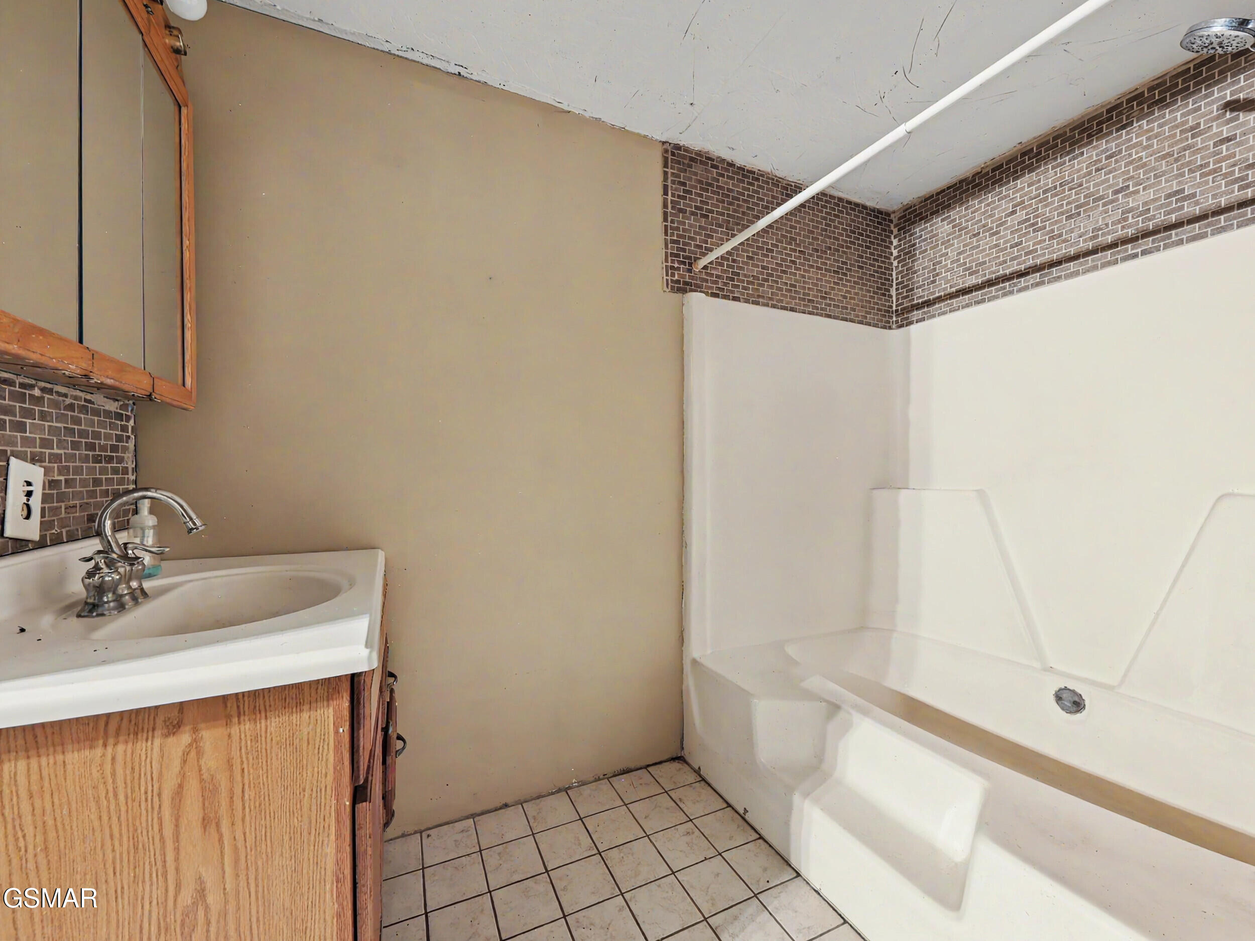 1717 Elkins Road Kodak TN 37764