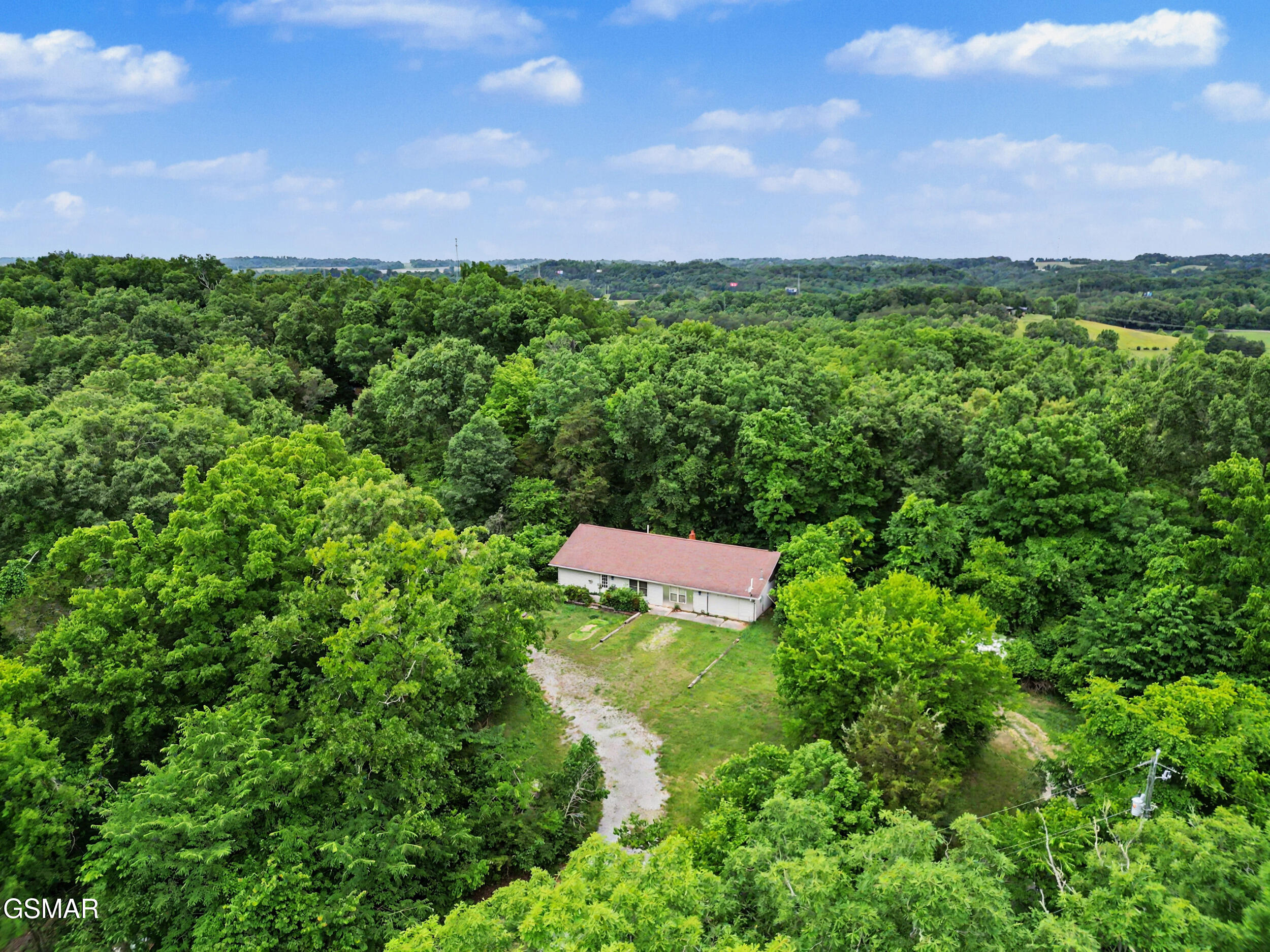 1717 Elkins Road Kodak TN 37764