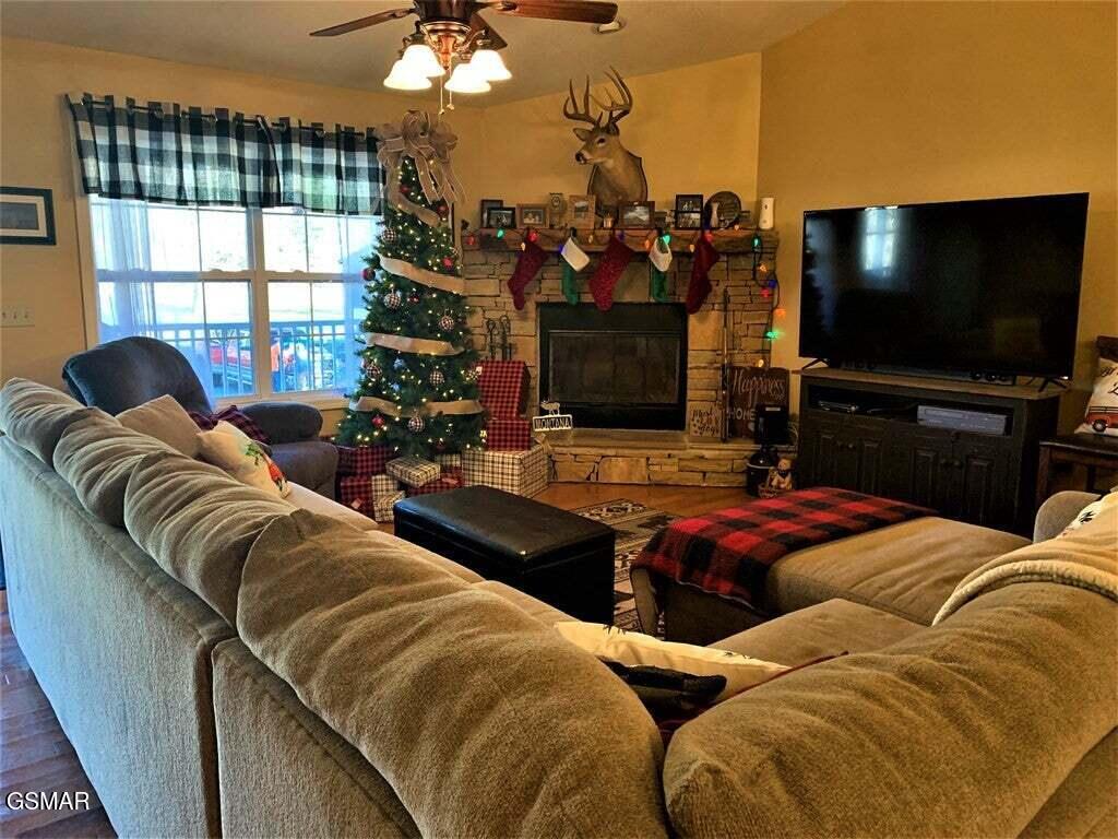 583 Loraine Street Pigeon Forge TN 37863