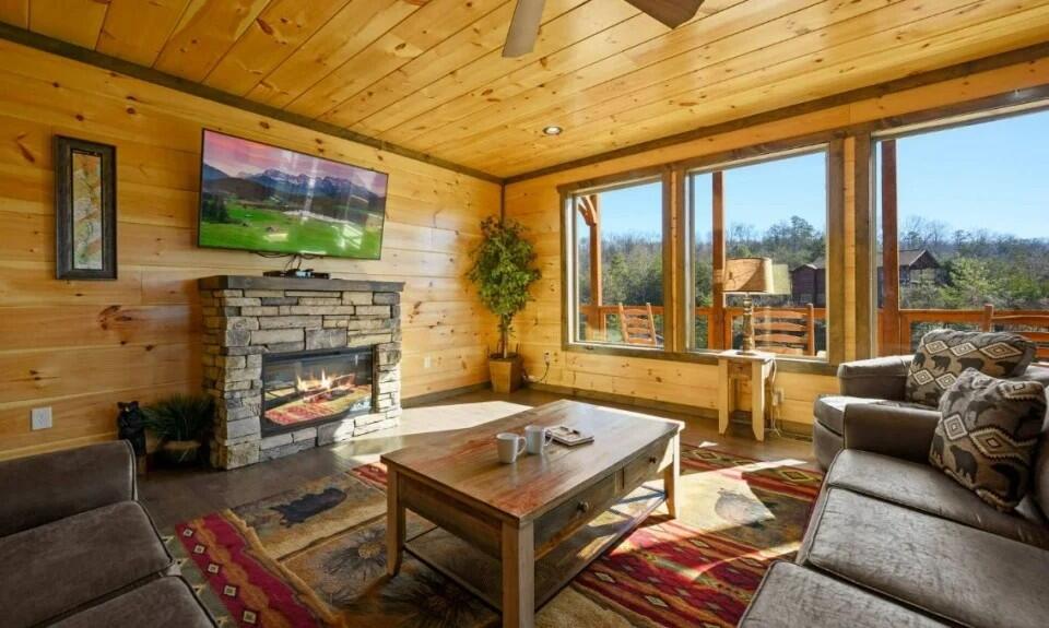 4521 Shangrila Way Sevierville TN 37876