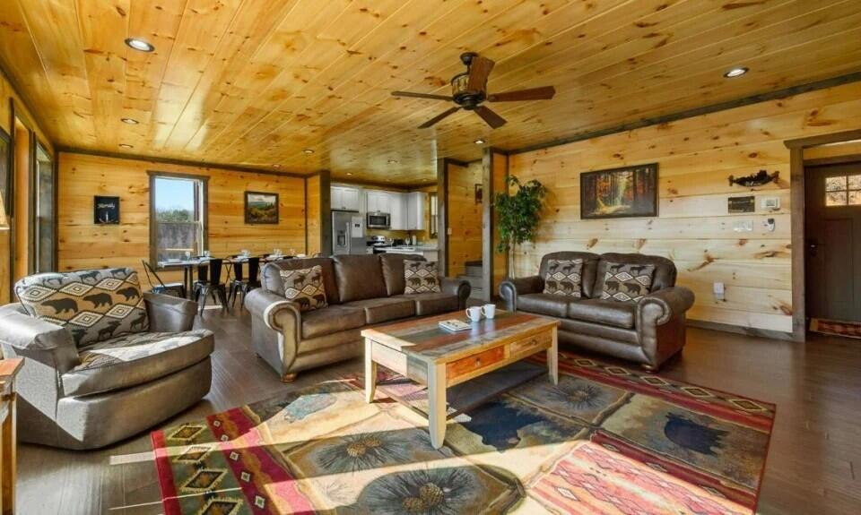 4521 Shangrila Way Sevierville TN 37876