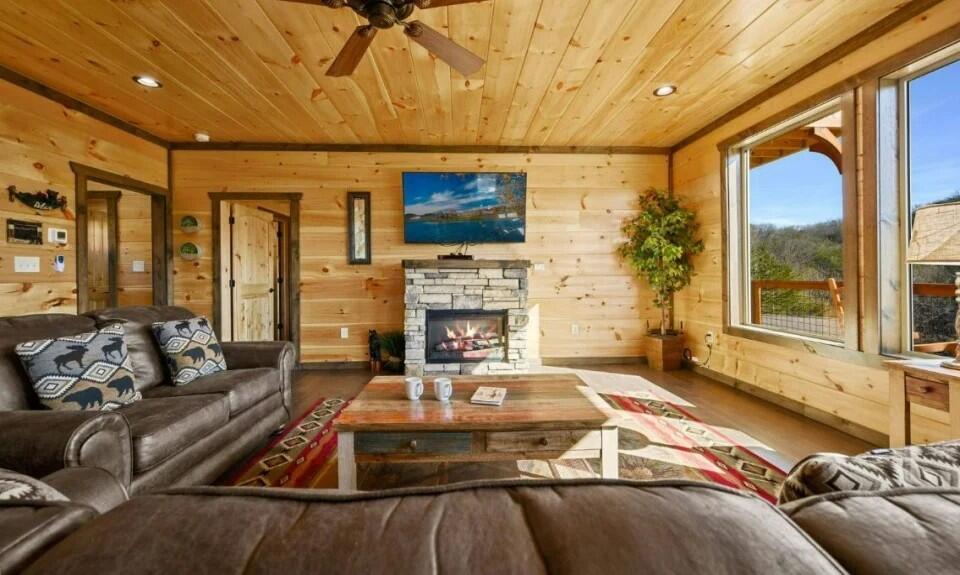 4521 Shangrila Way Sevierville TN 37876