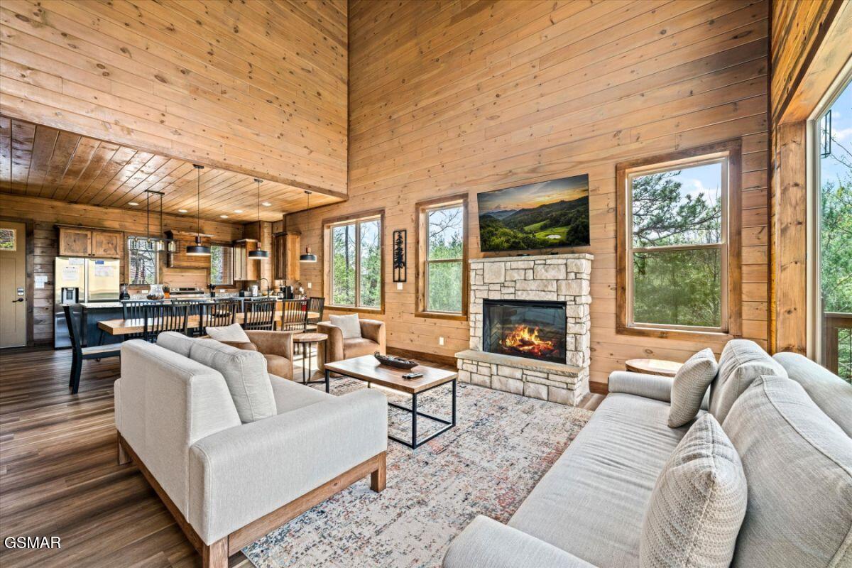 2009 Smoky Cove Road Sevierville TN 37876
