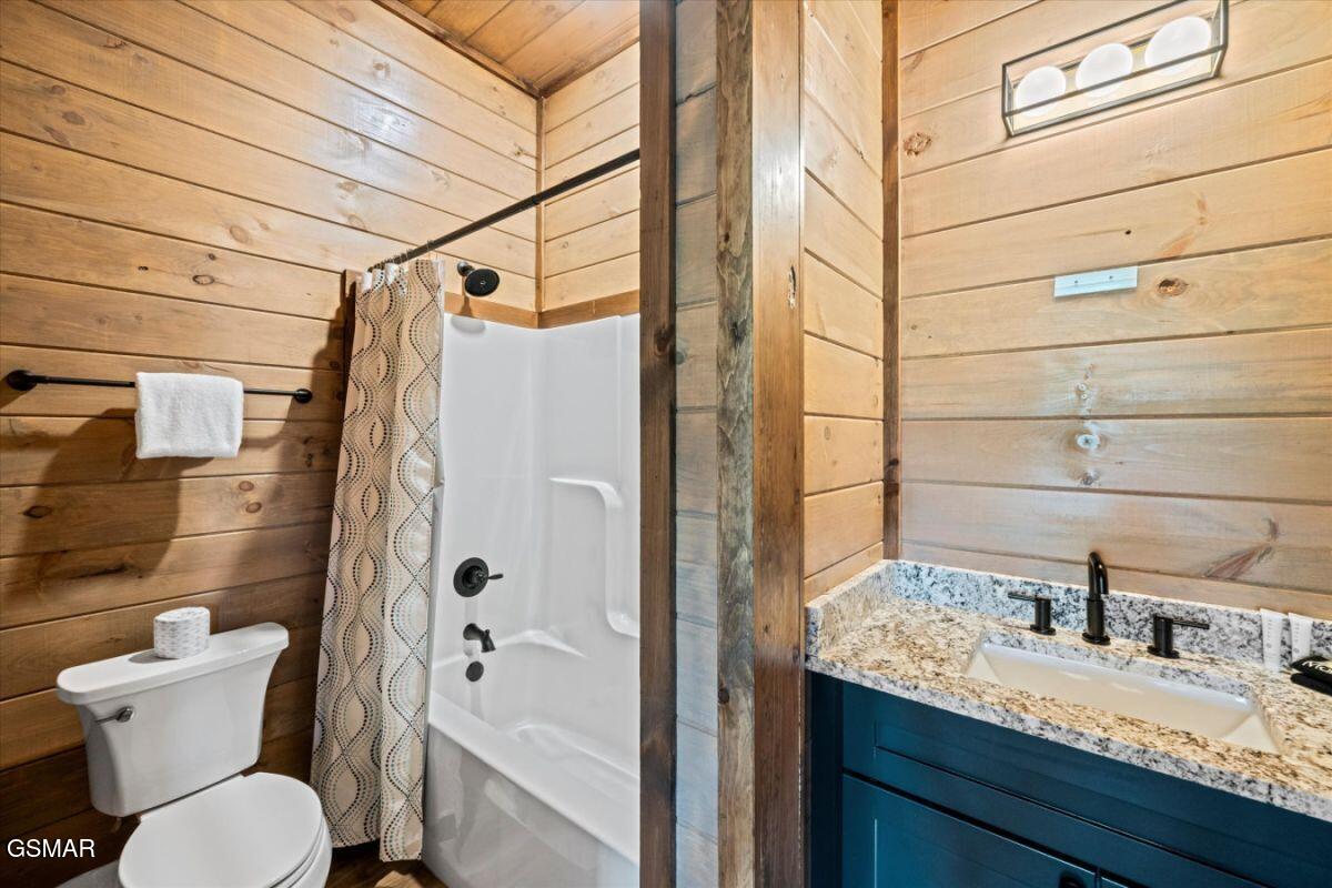 2009 Smoky Cove Road Sevierville TN 37876