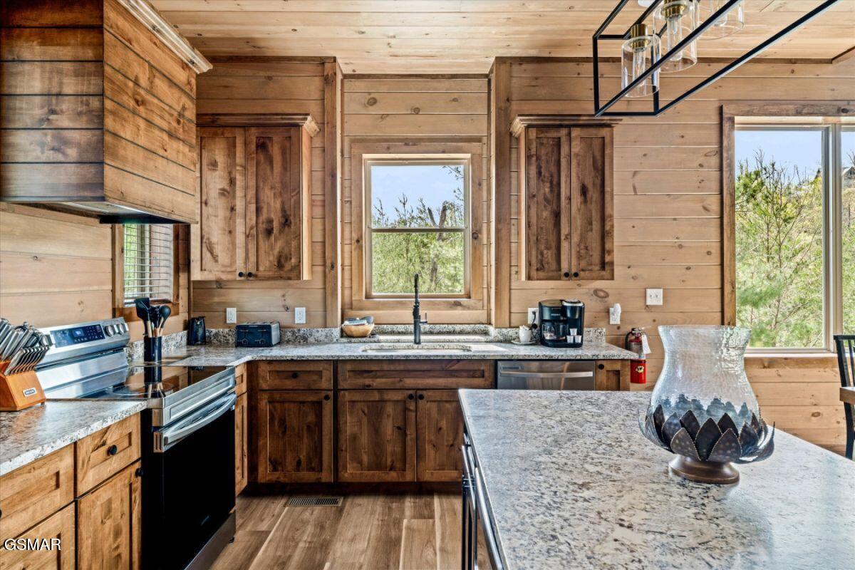 2009 Smoky Cove Road Sevierville TN 37876