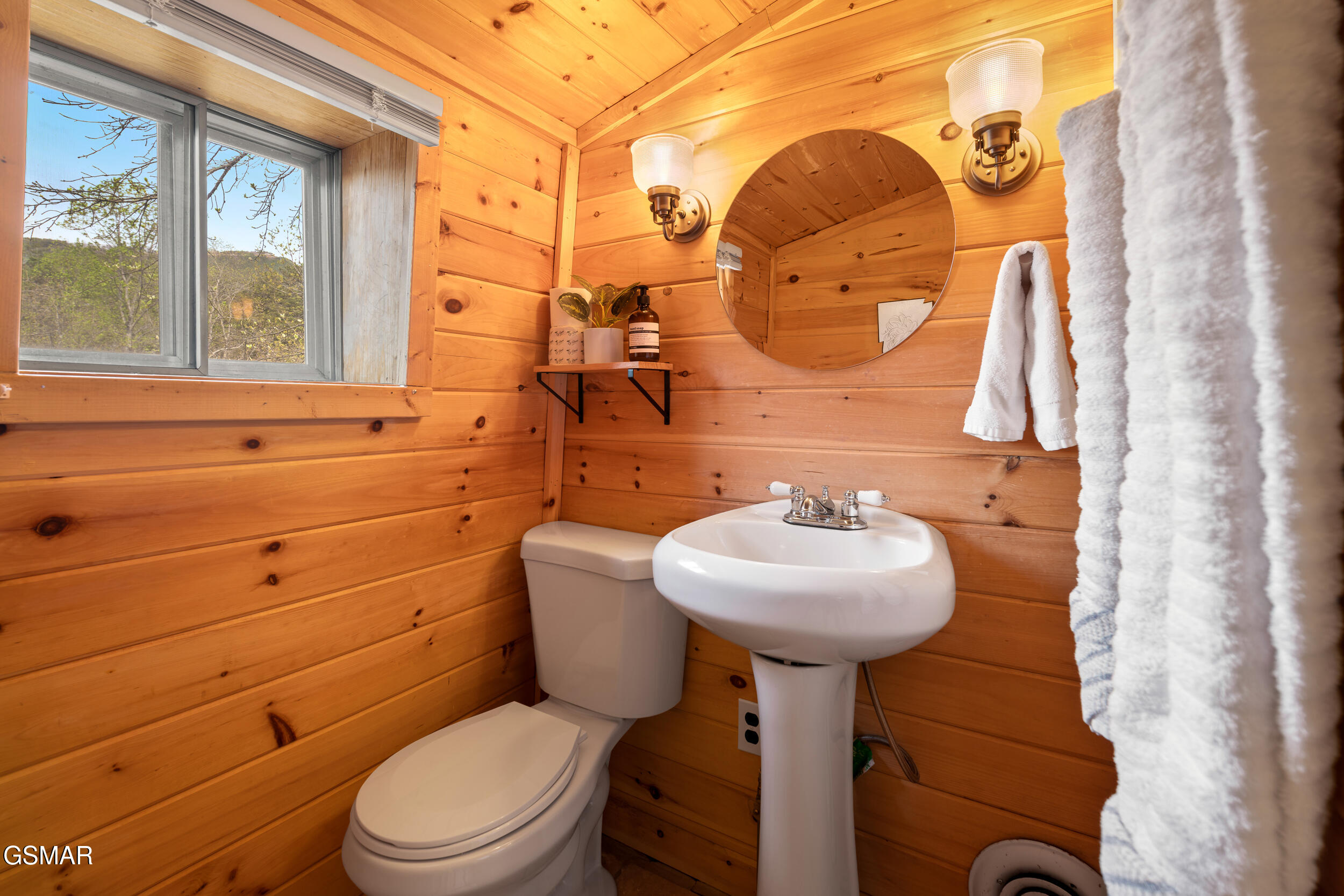 1638 S Mountain View Road Sevierville TN 37876