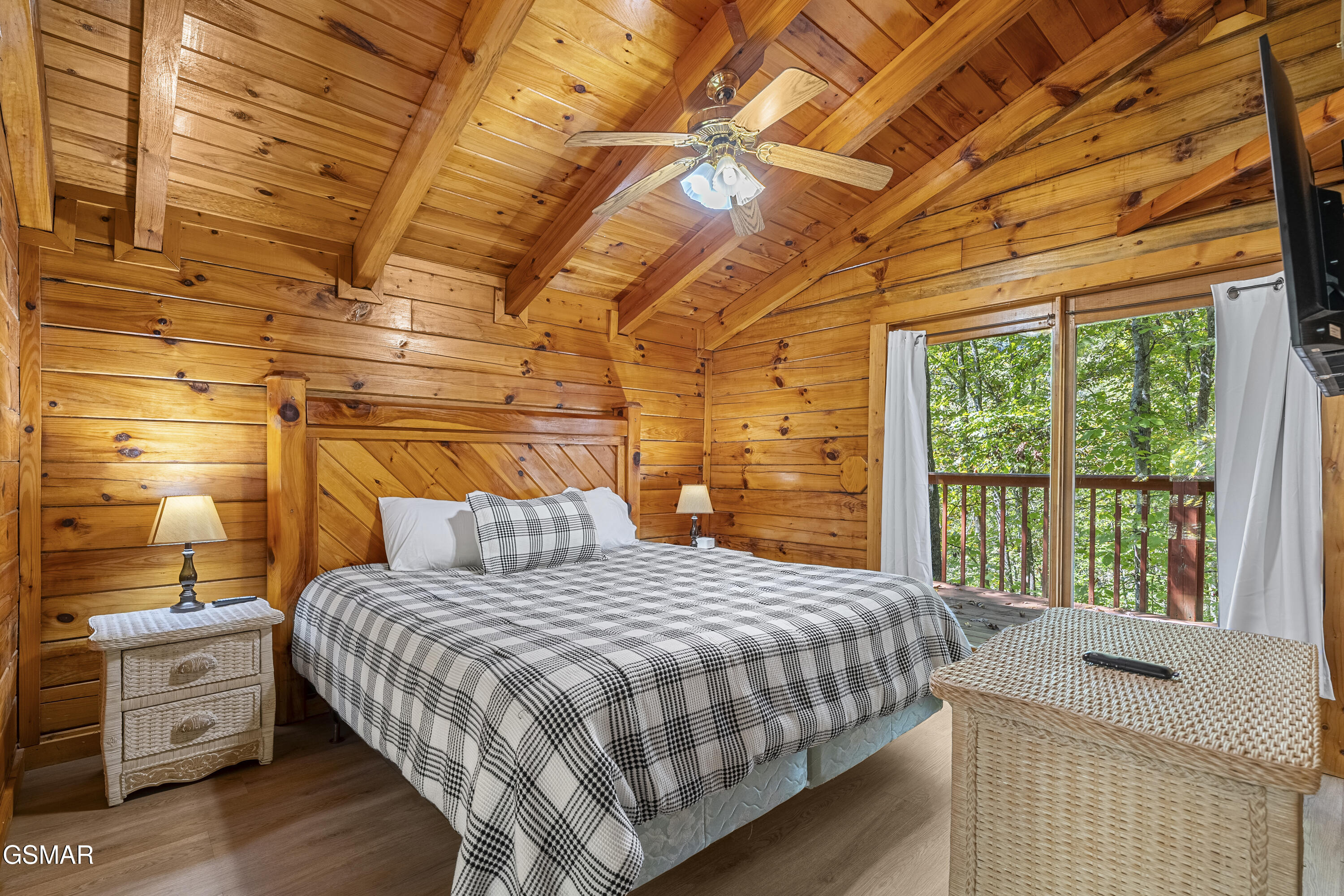 1745 Red Bone Way Sevierville TN 37876