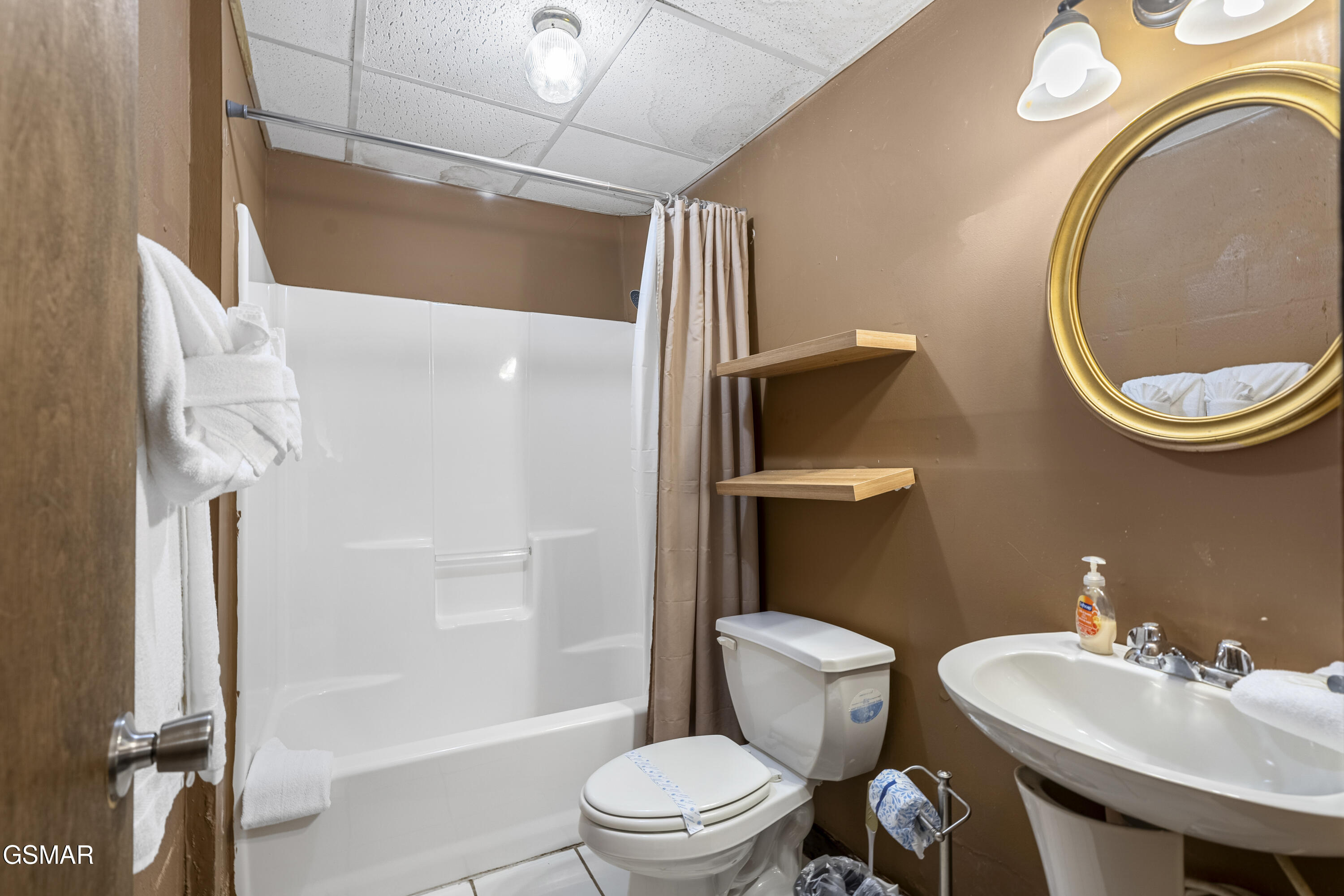 1745 Red Bone Way Sevierville TN 37876