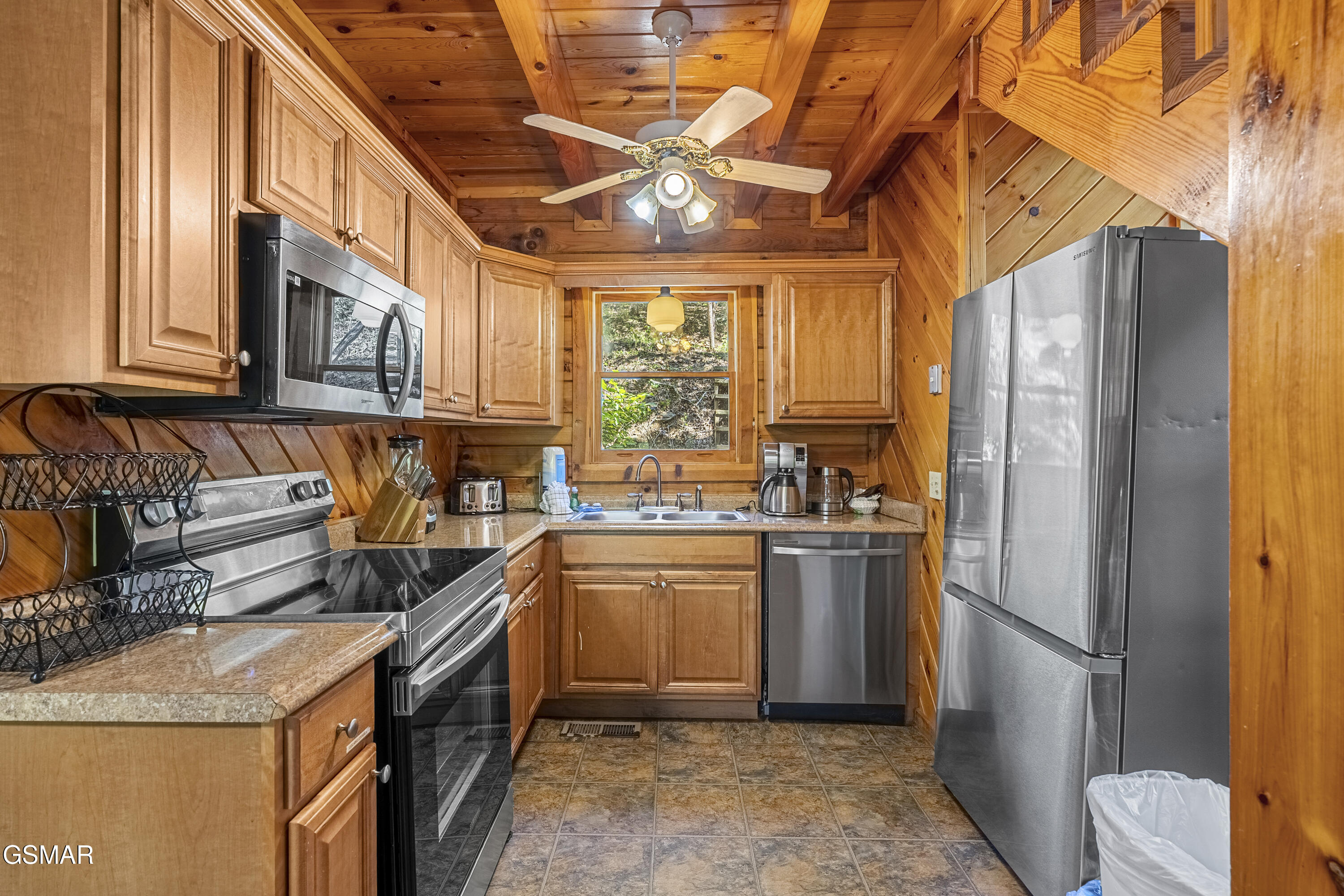 1745 Red Bone Way Sevierville TN 37876