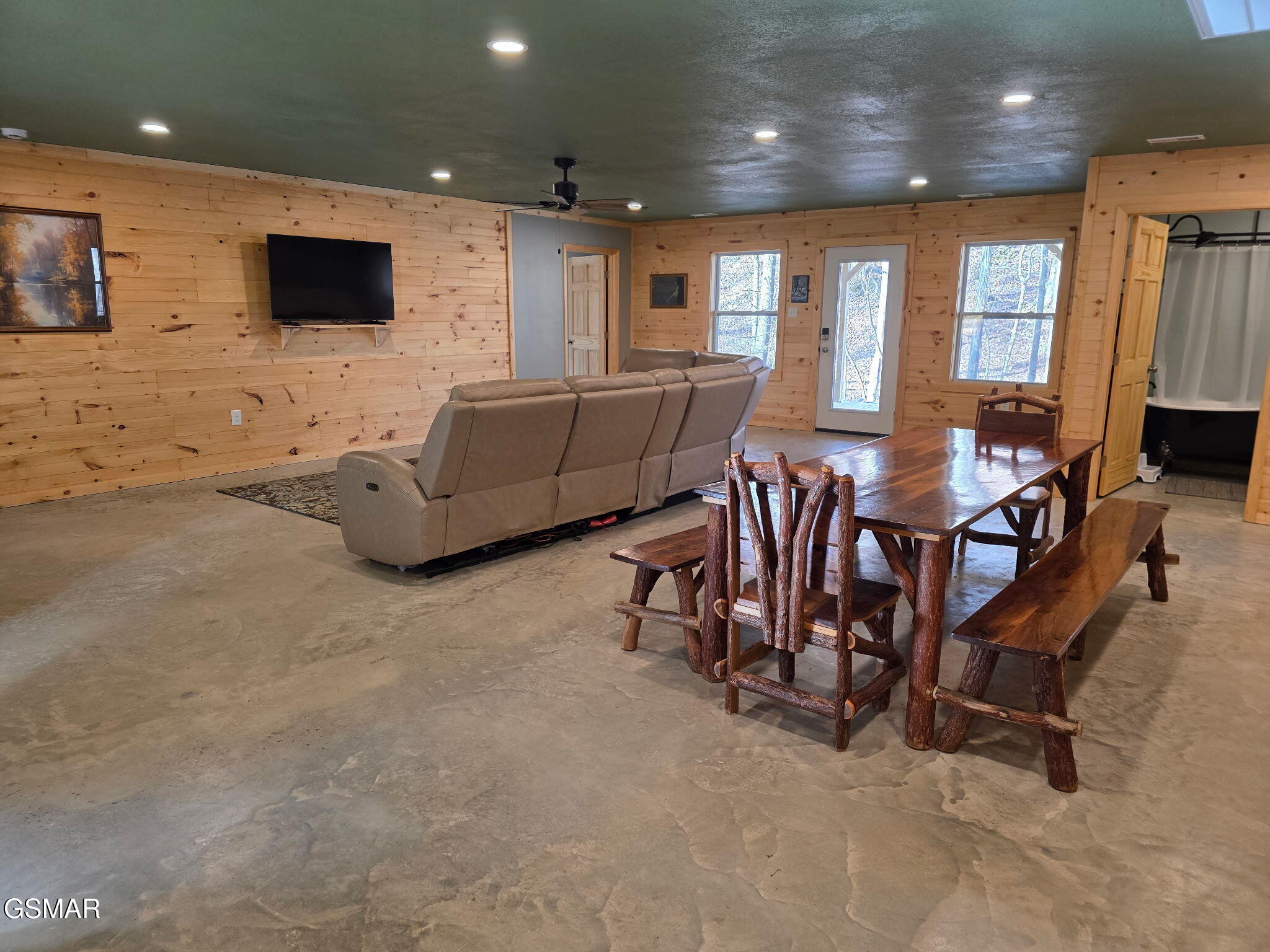 1827 Old Chilhowee Loop Seymour TN 37865