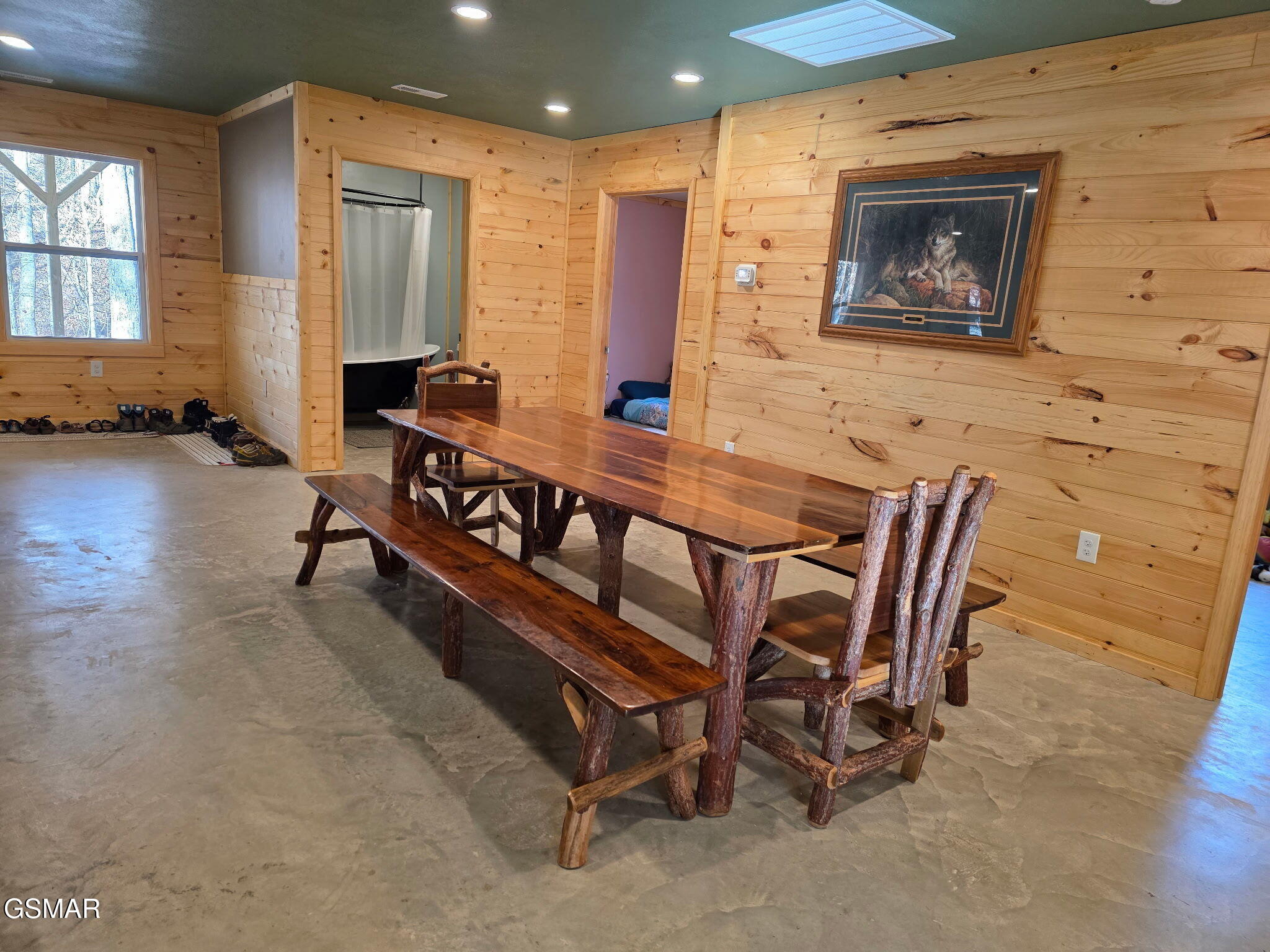 1827 Old Chilhowee Loop Seymour TN 37865