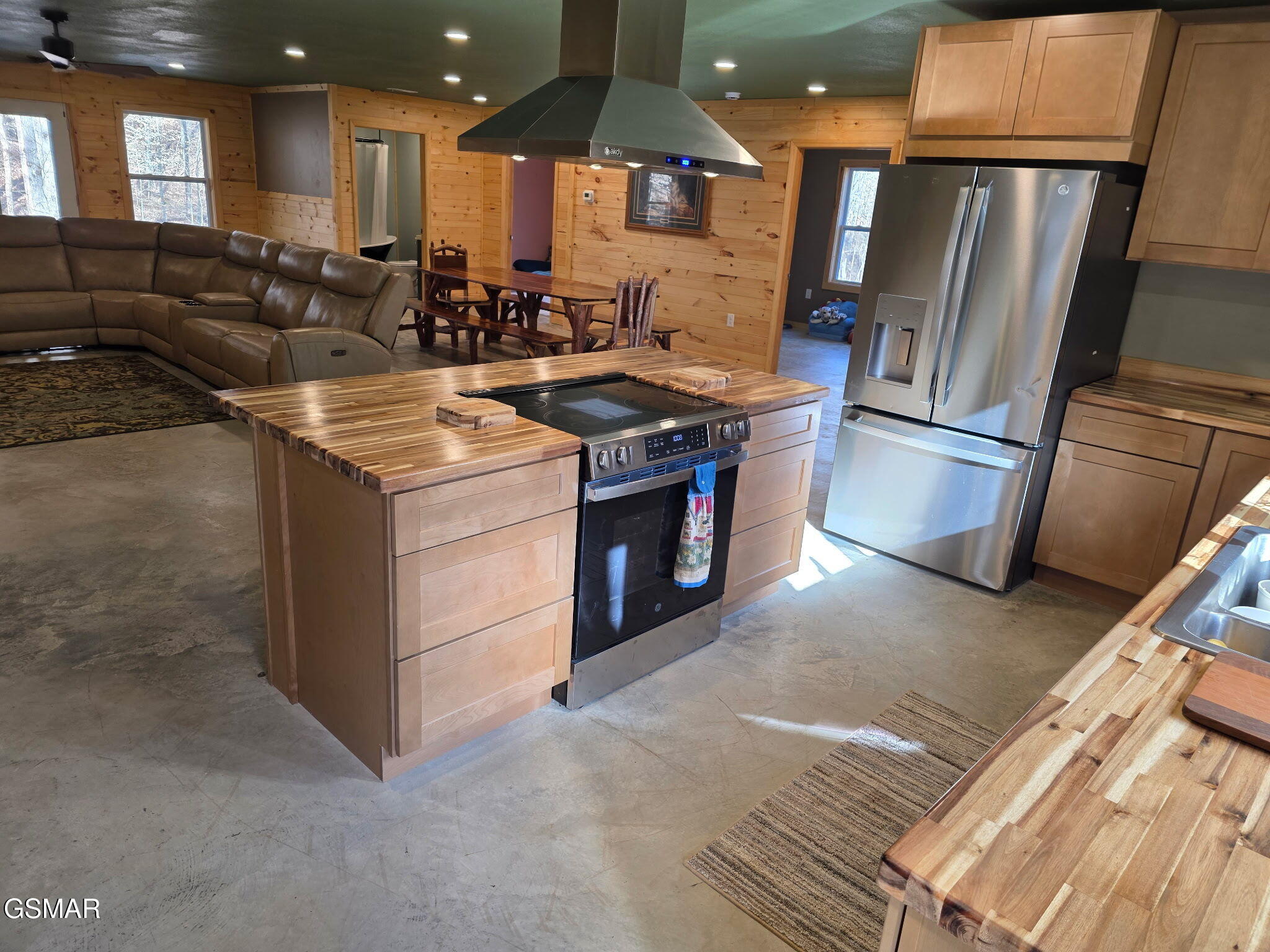 1827 Old Chilhowee Loop Seymour TN 37865