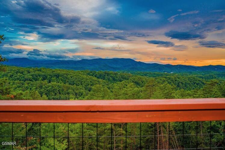 2037 Mccarter Drive Sevierville TN 37862