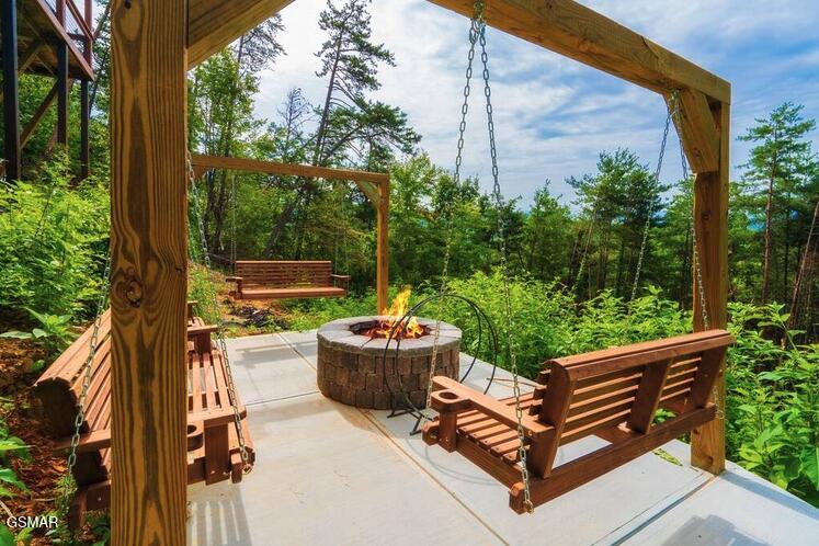 2037 Mccarter Drive Sevierville TN 37862