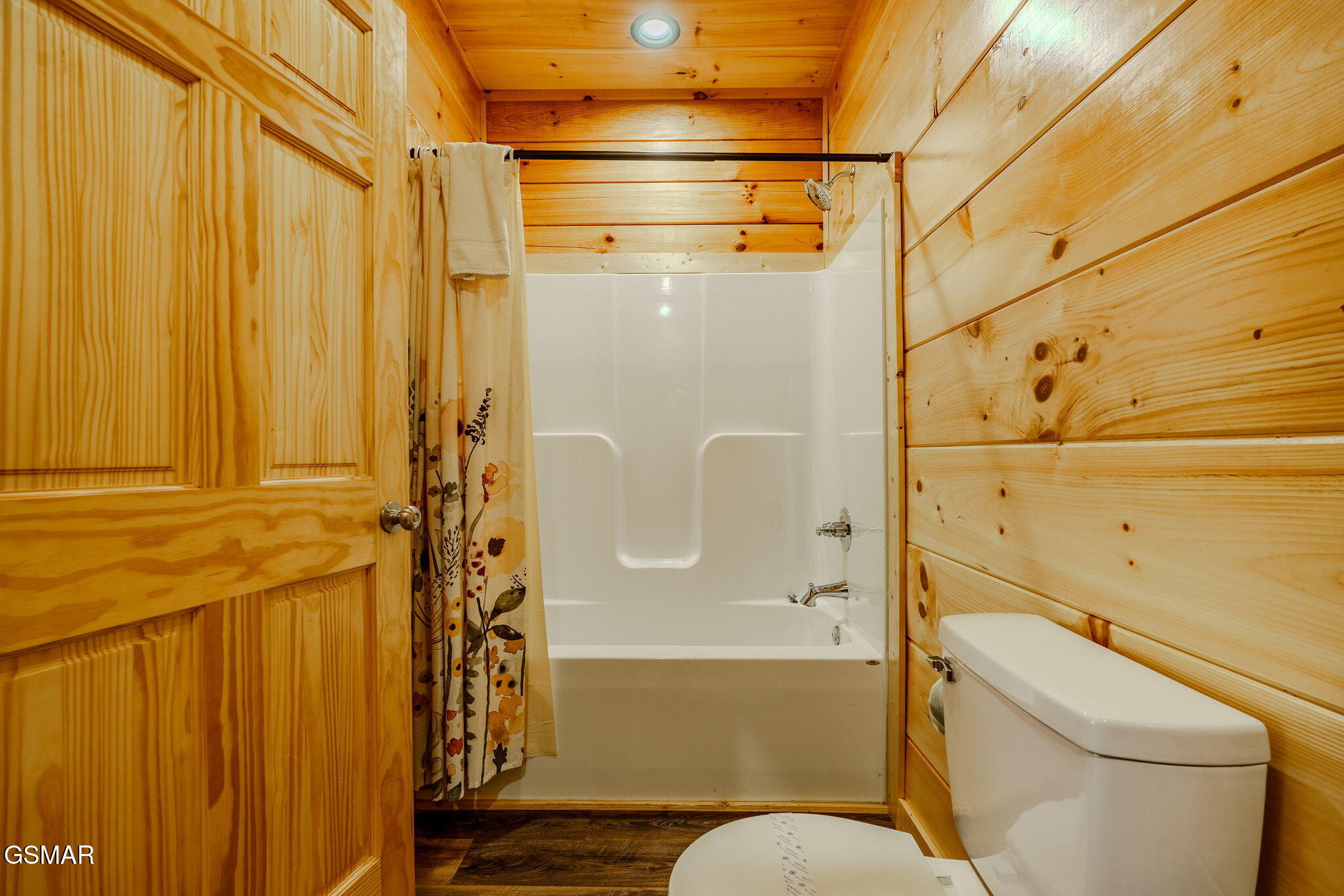 825 String Run Way Street Pigeon Forge TN 37863