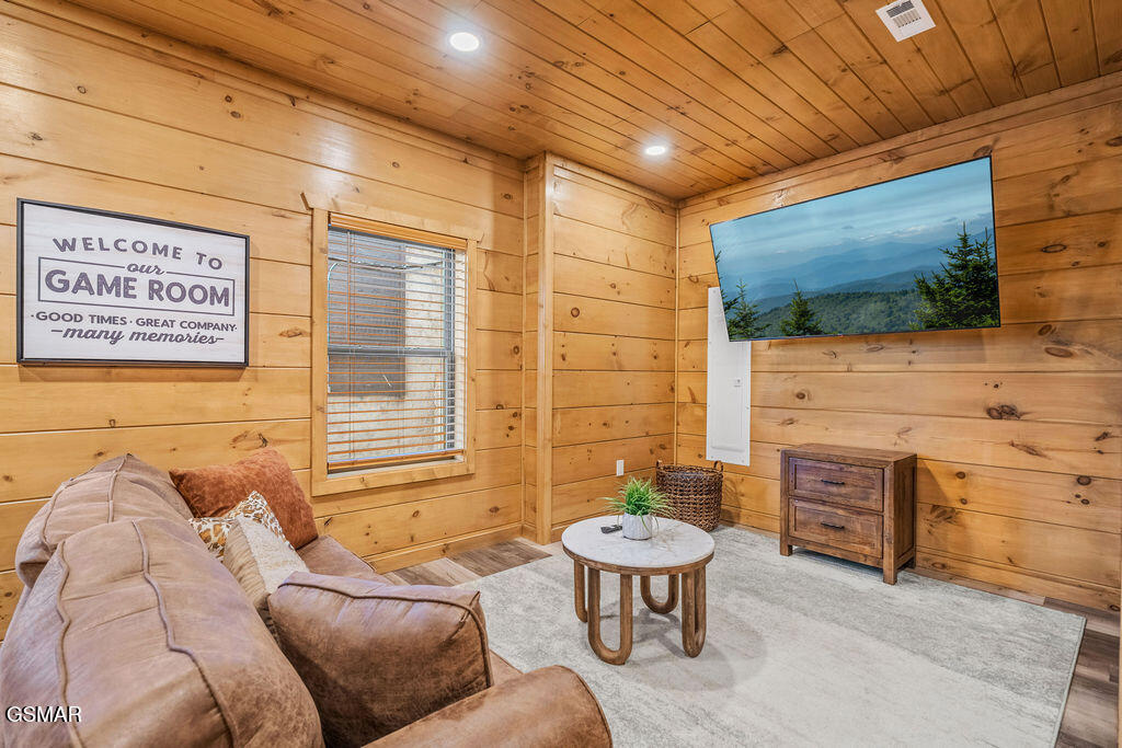 2832 Sequoia Road Pigeon Forge TN 37863