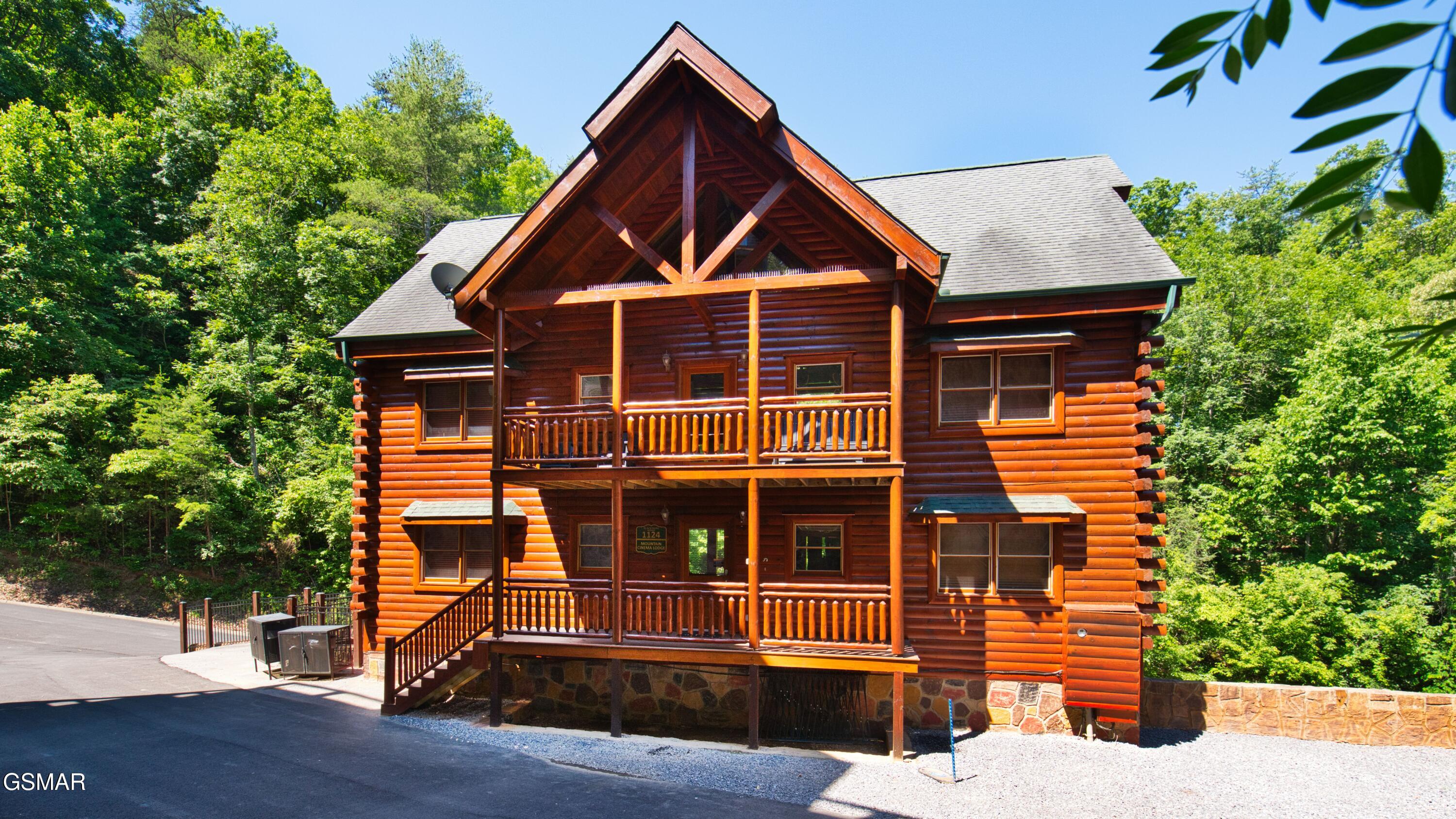 1124 Black Bear Cub Way Sevierville TN 37862
