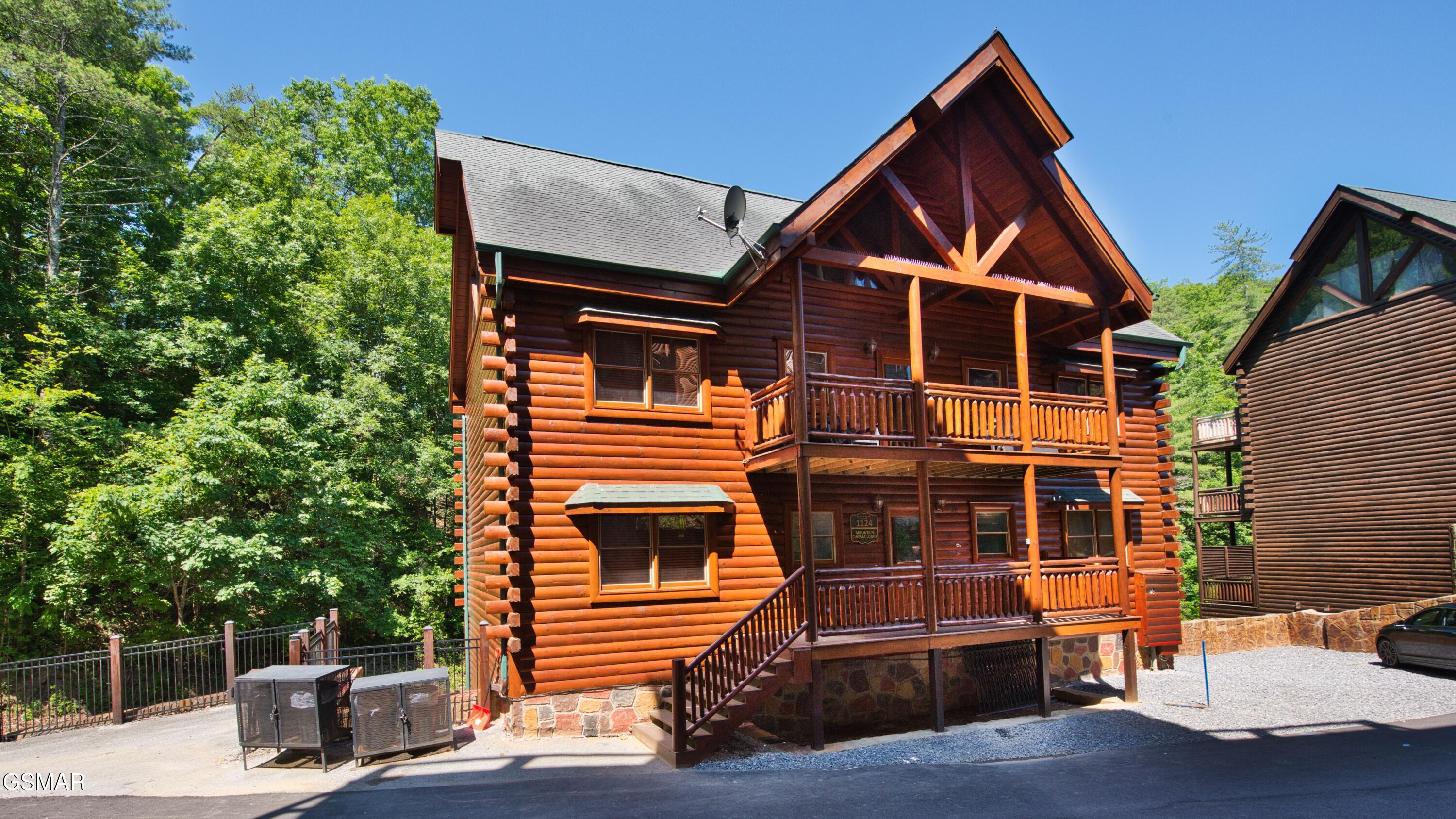 1124 Black Bear Cub Way Sevierville TN 37862