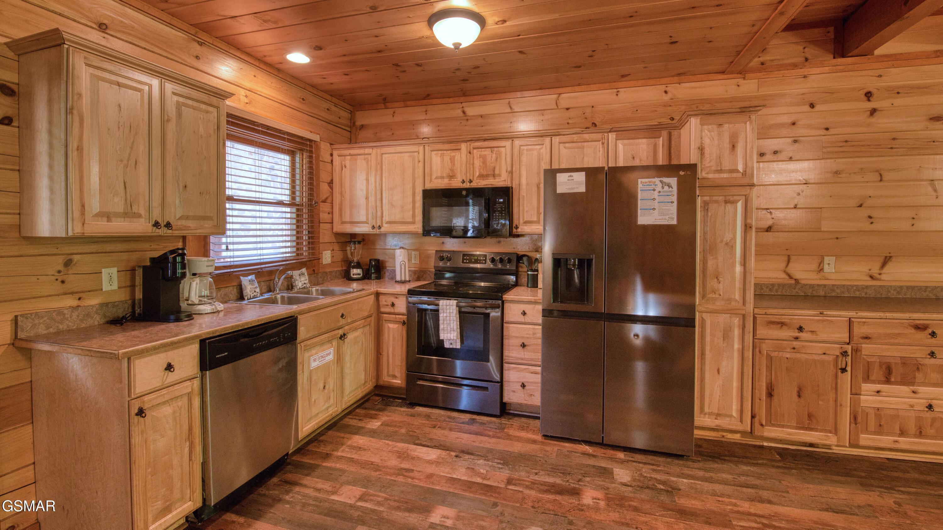 1124 Black Bear Cub Way Sevierville TN 37862