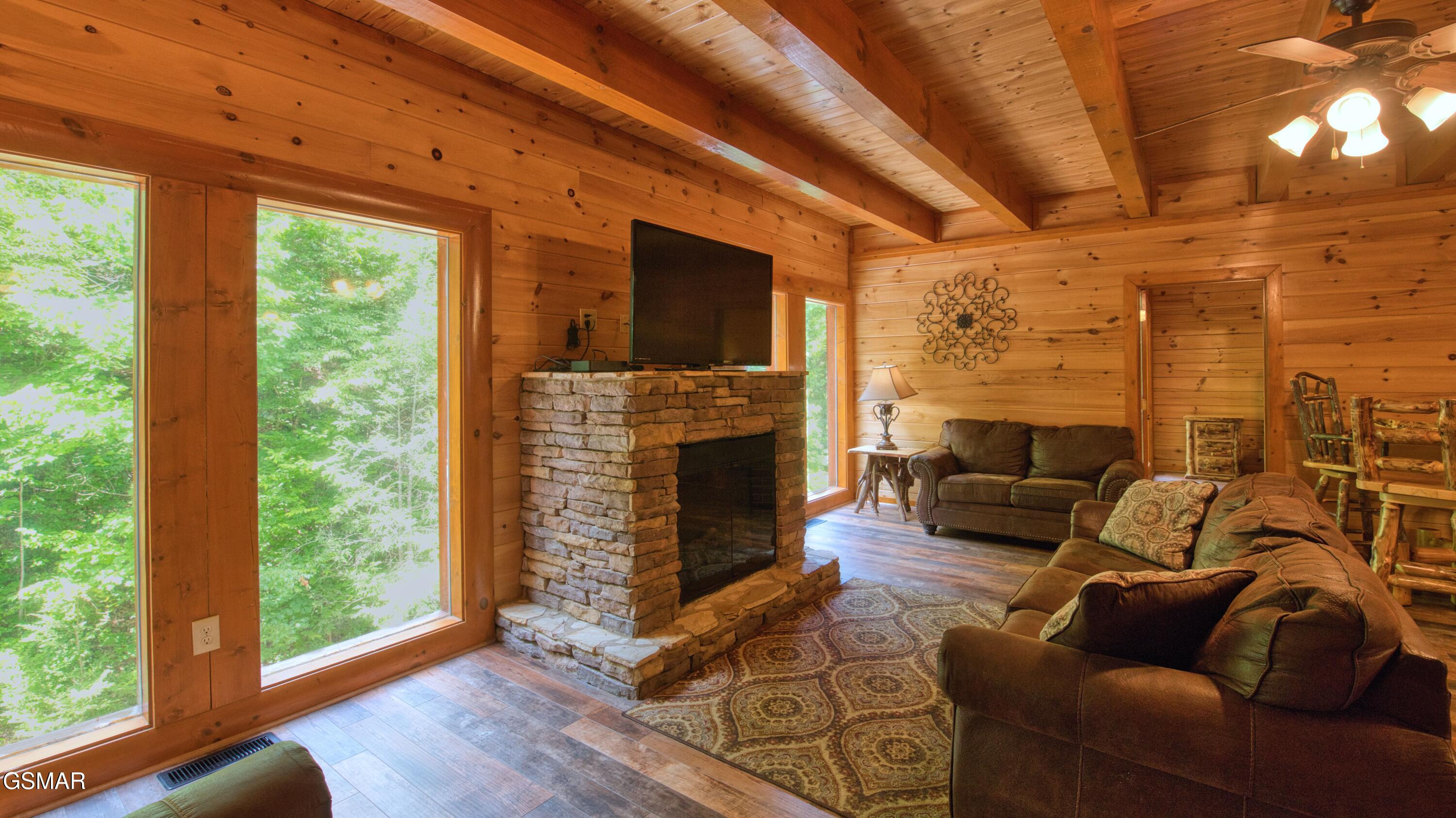 1124 Black Bear Cub Way Sevierville TN 37862