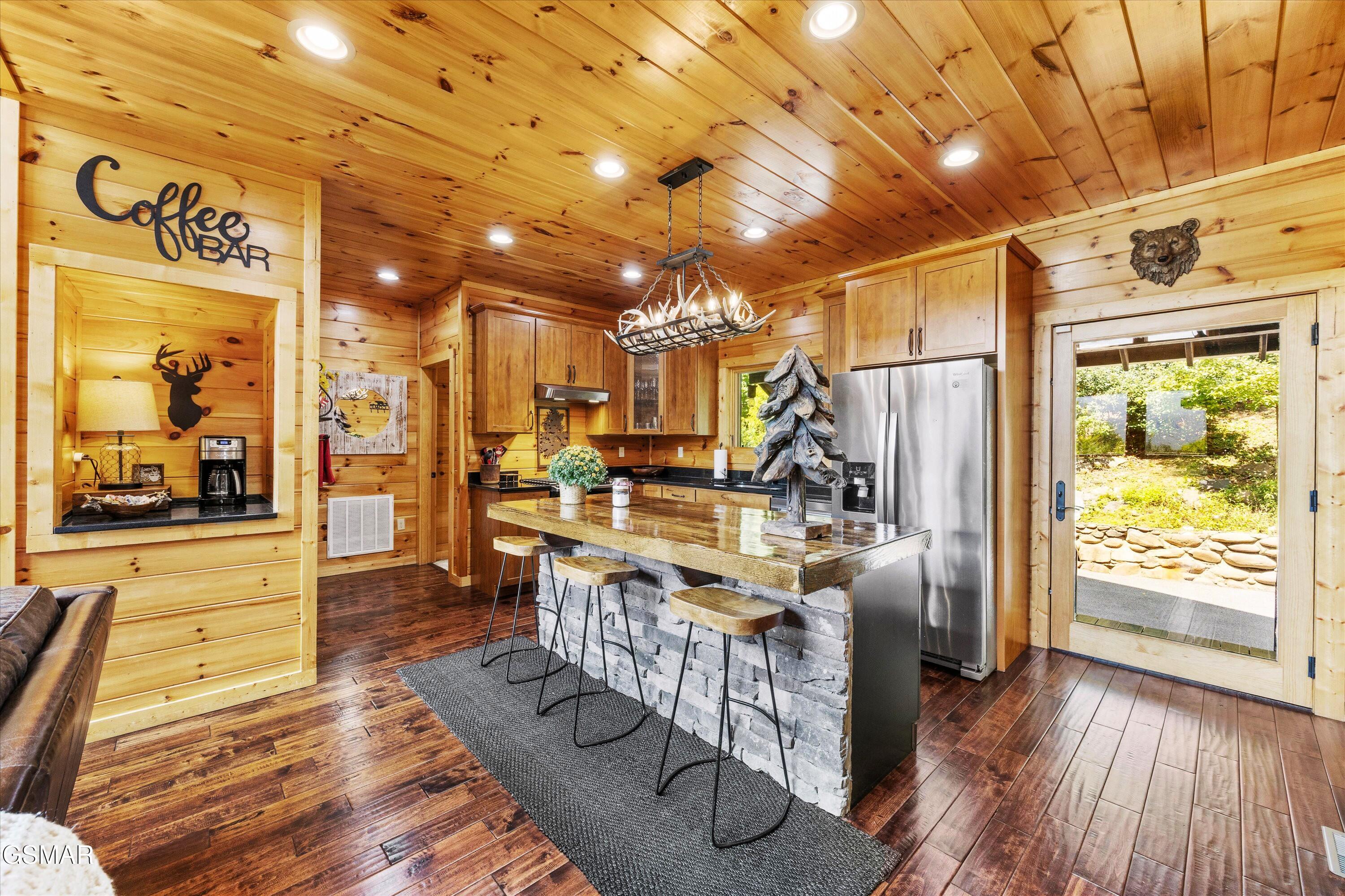 933 E Foothills Drive Gatlinburg TN 37738