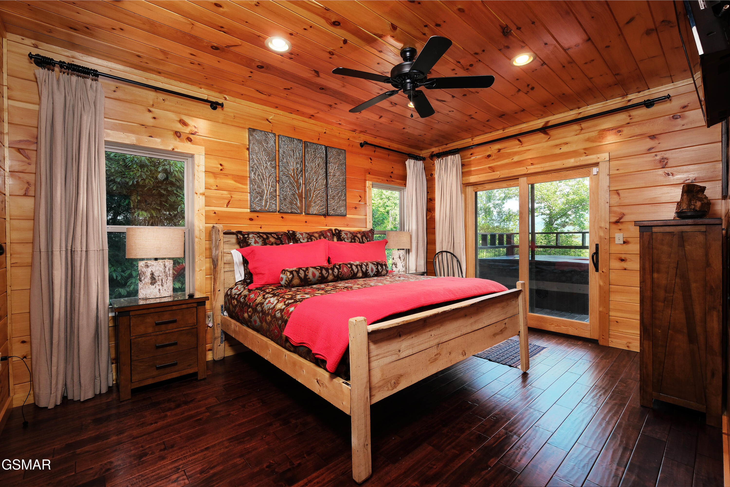 933 E Foothills Drive Gatlinburg TN 37738