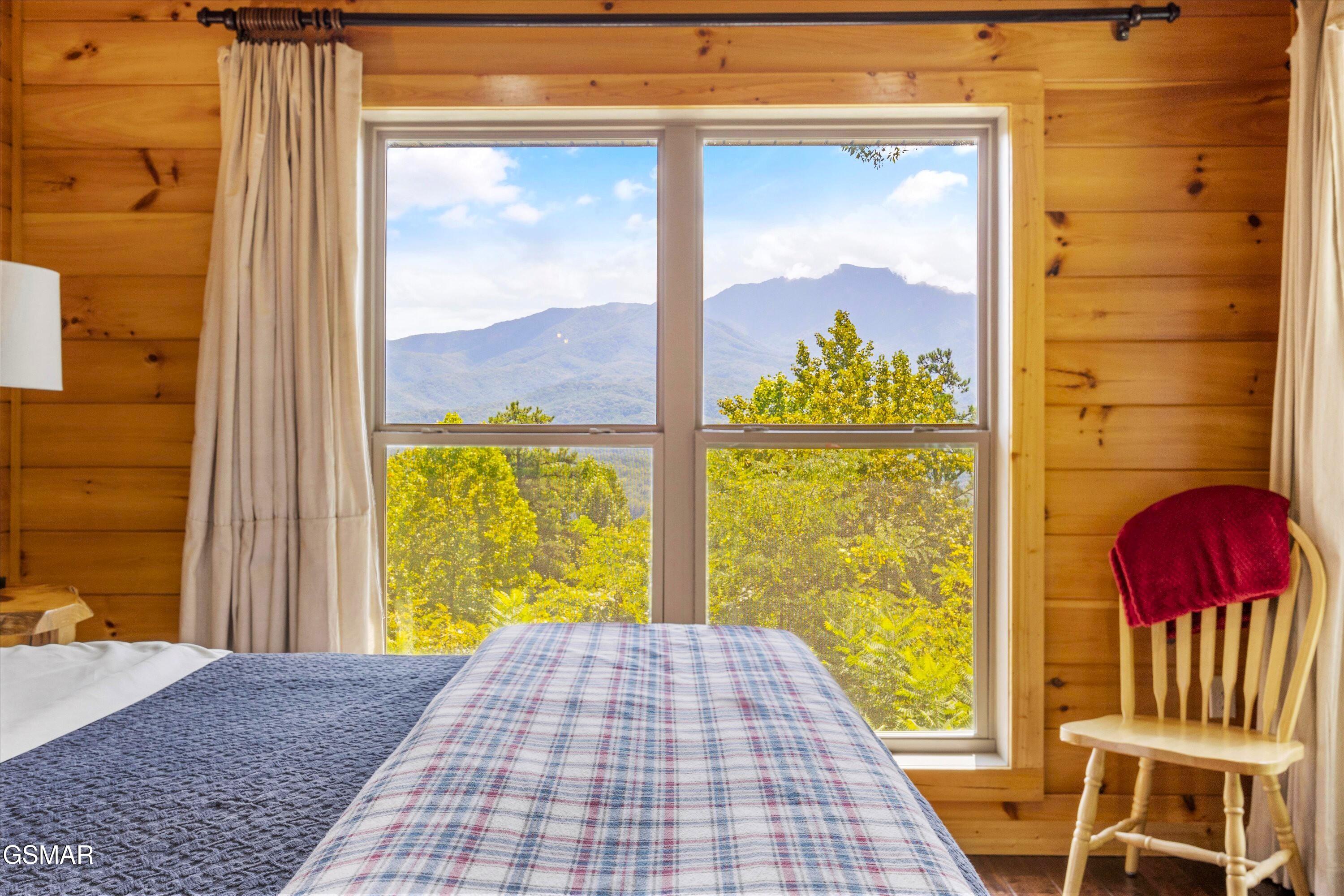 933 E Foothills Drive Gatlinburg TN 37738