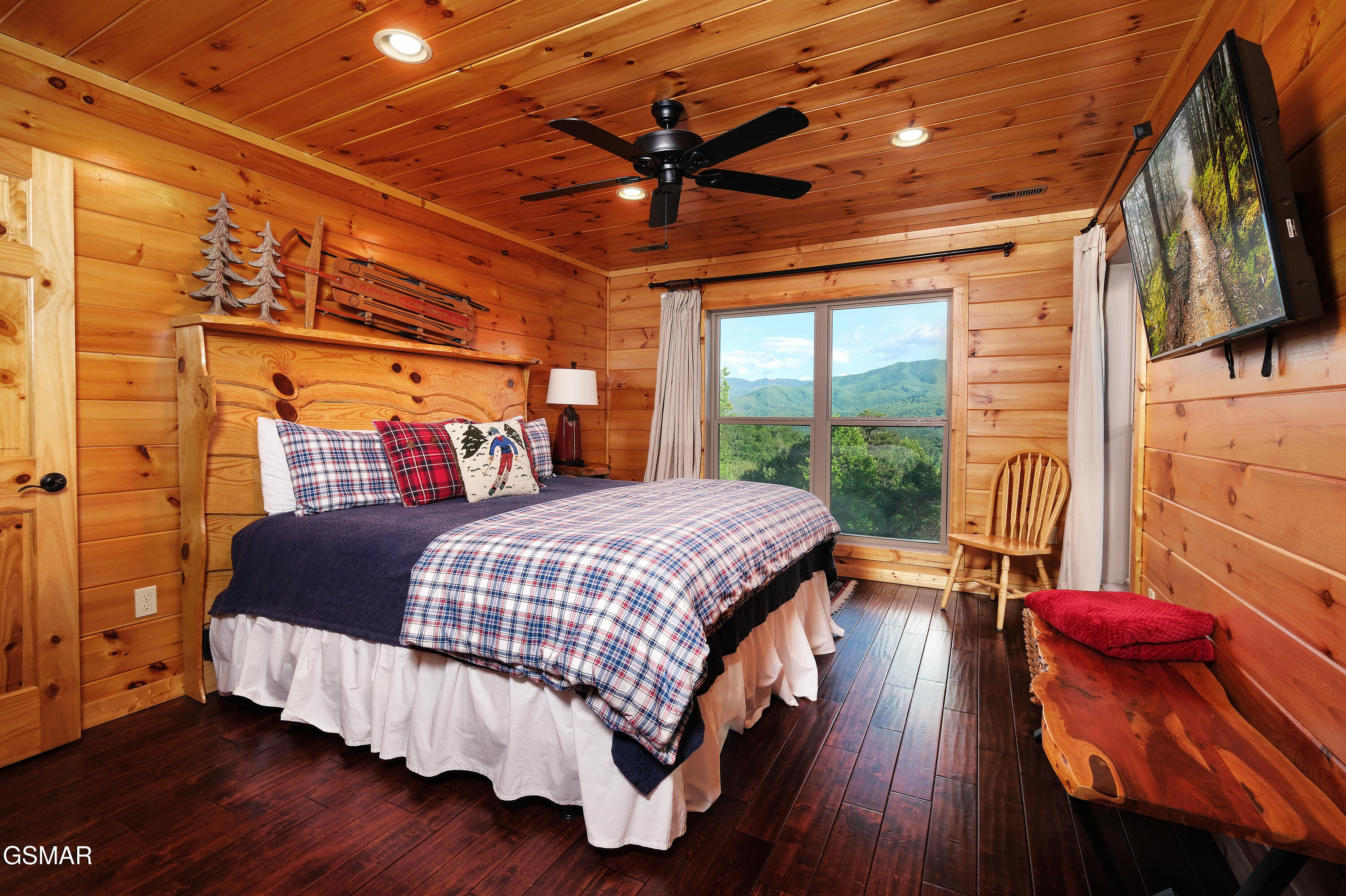 933 E Foothills Drive Gatlinburg TN 37738