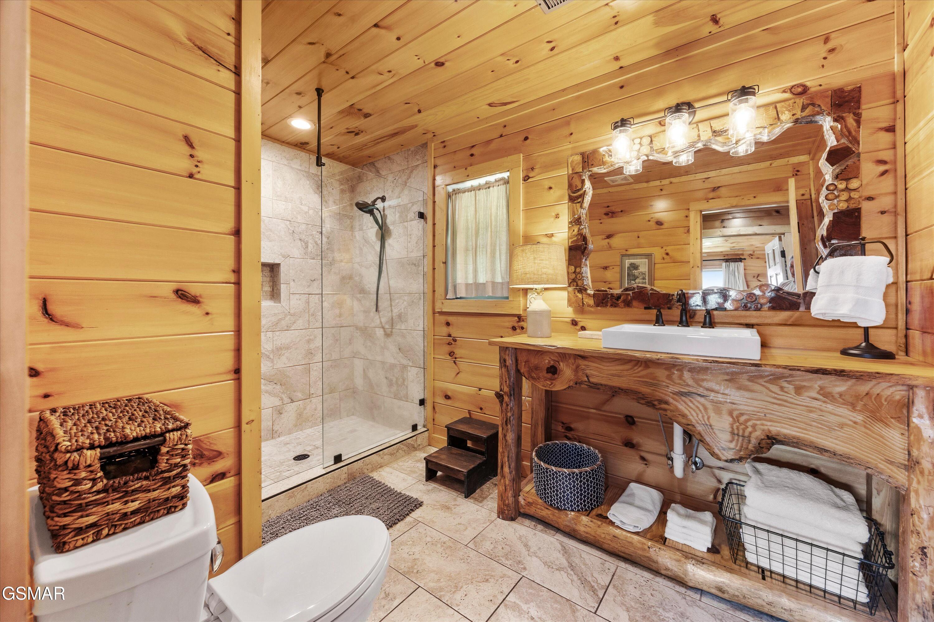 933 E Foothills Drive Gatlinburg TN 37738