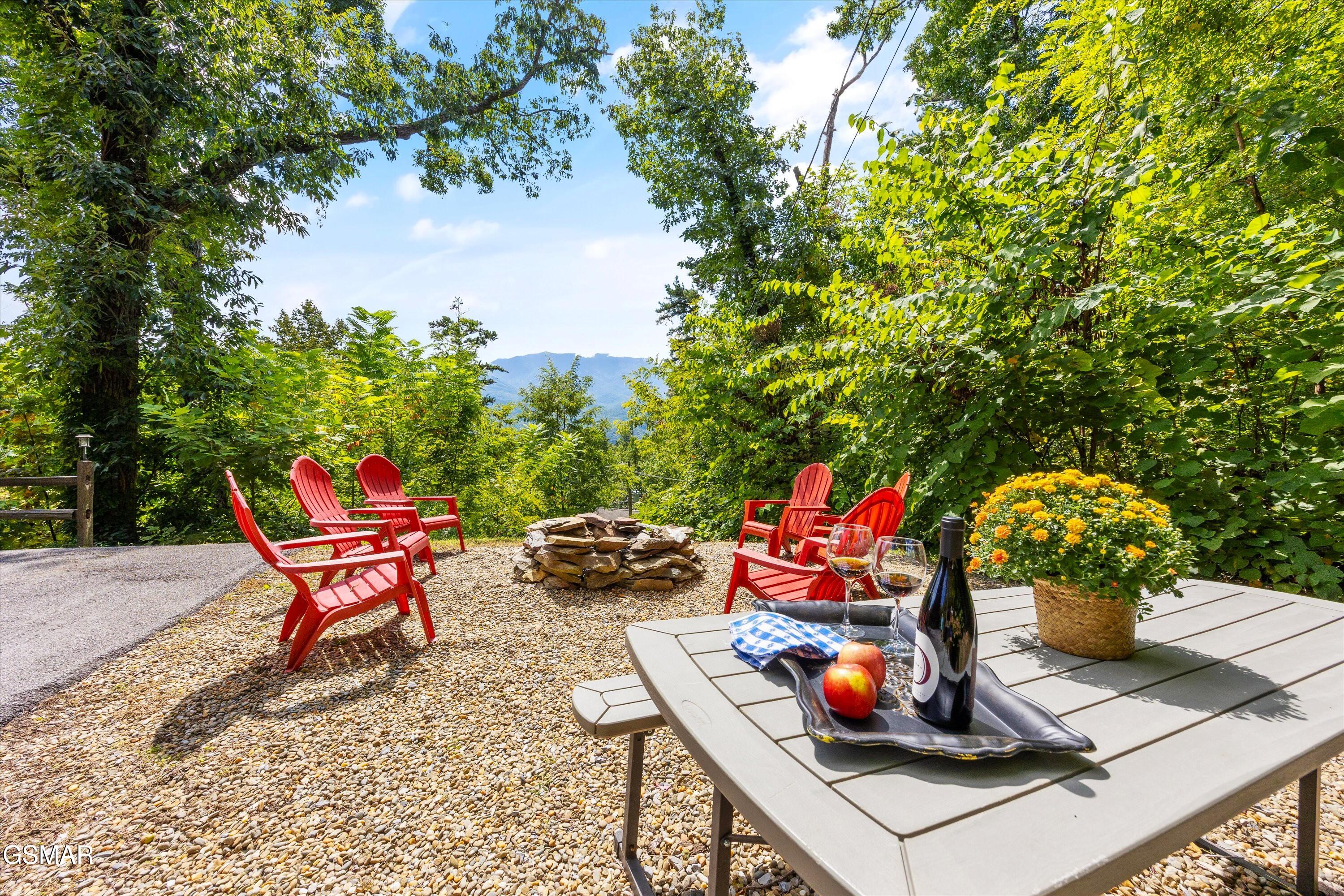 933 E Foothills Drive Gatlinburg TN 37738