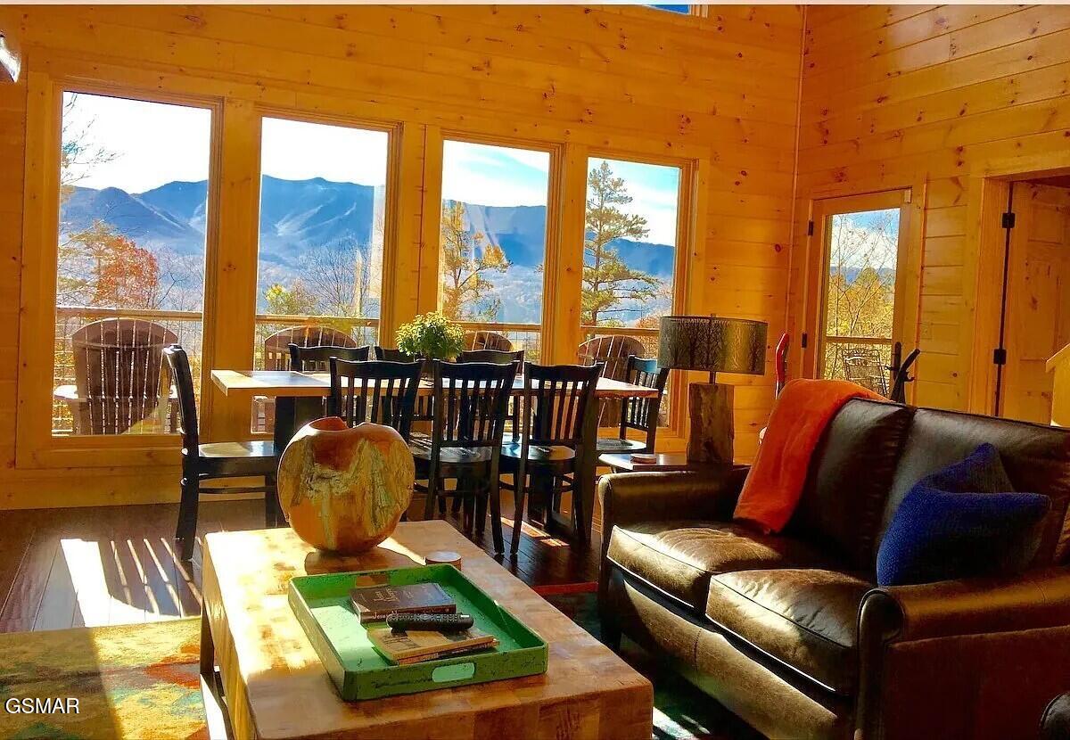 933 E Foothills Drive Gatlinburg TN 37738