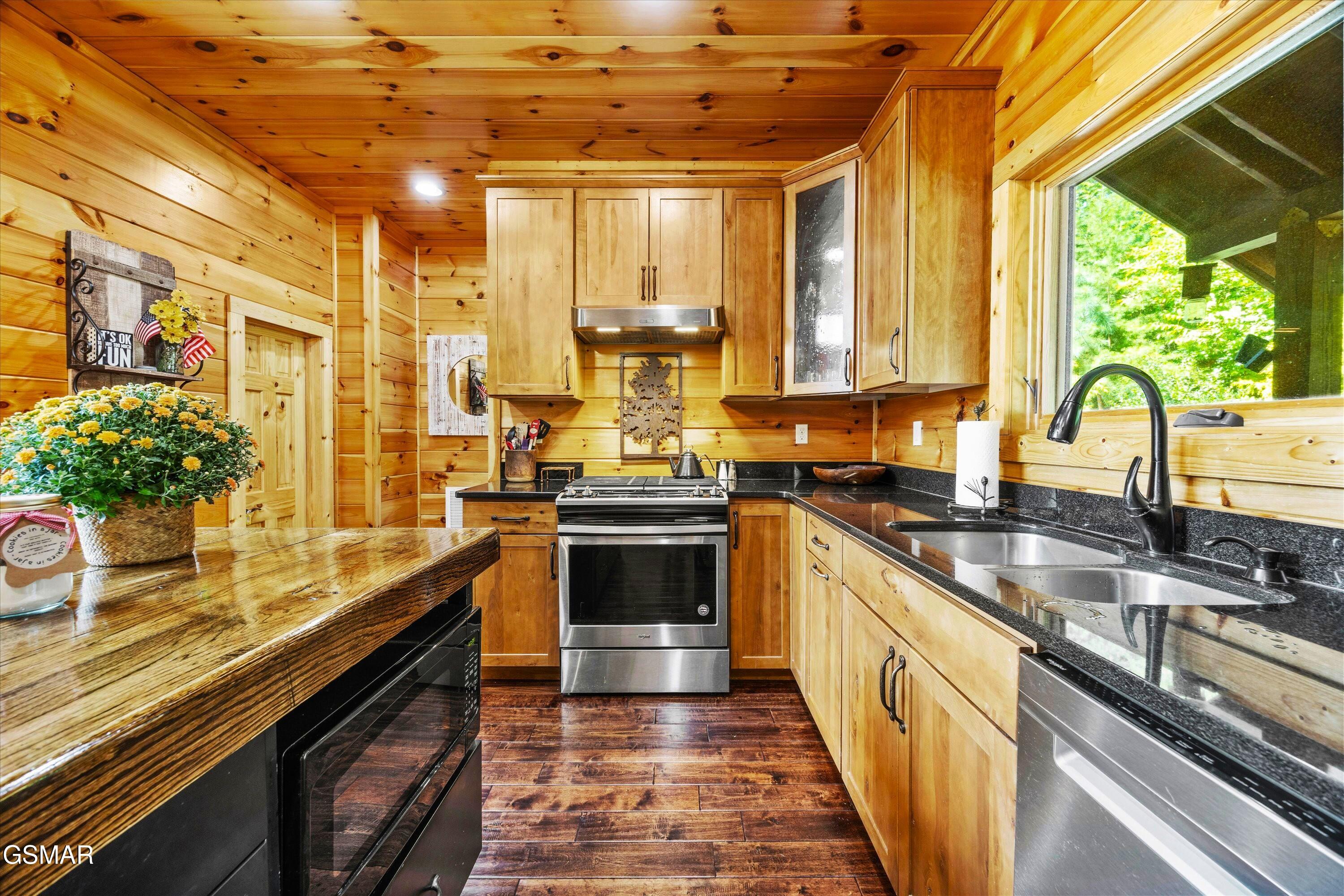 933 E Foothills Drive Gatlinburg TN 37738