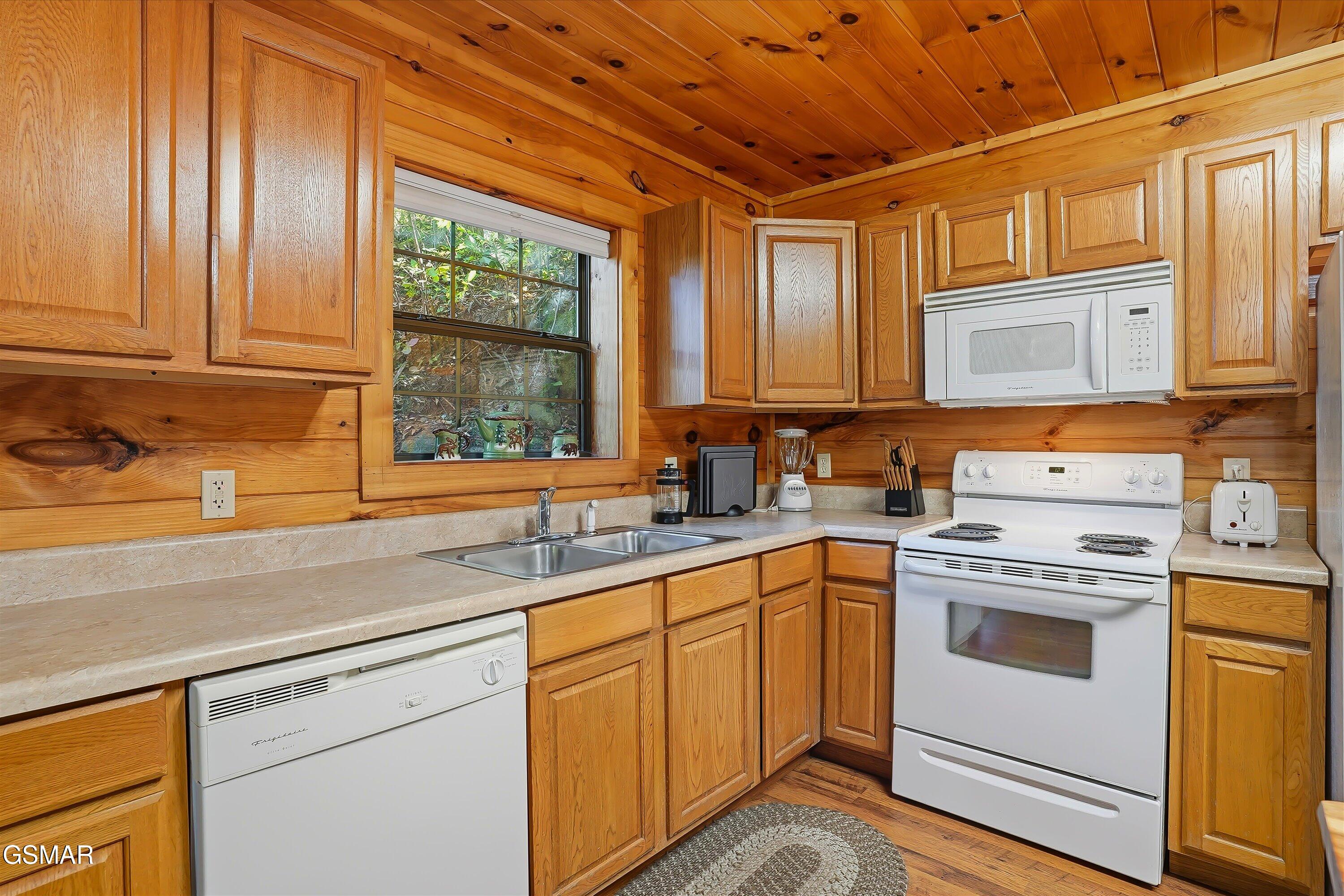 2061 Luzerne Drive Gatlinburg TN 37738