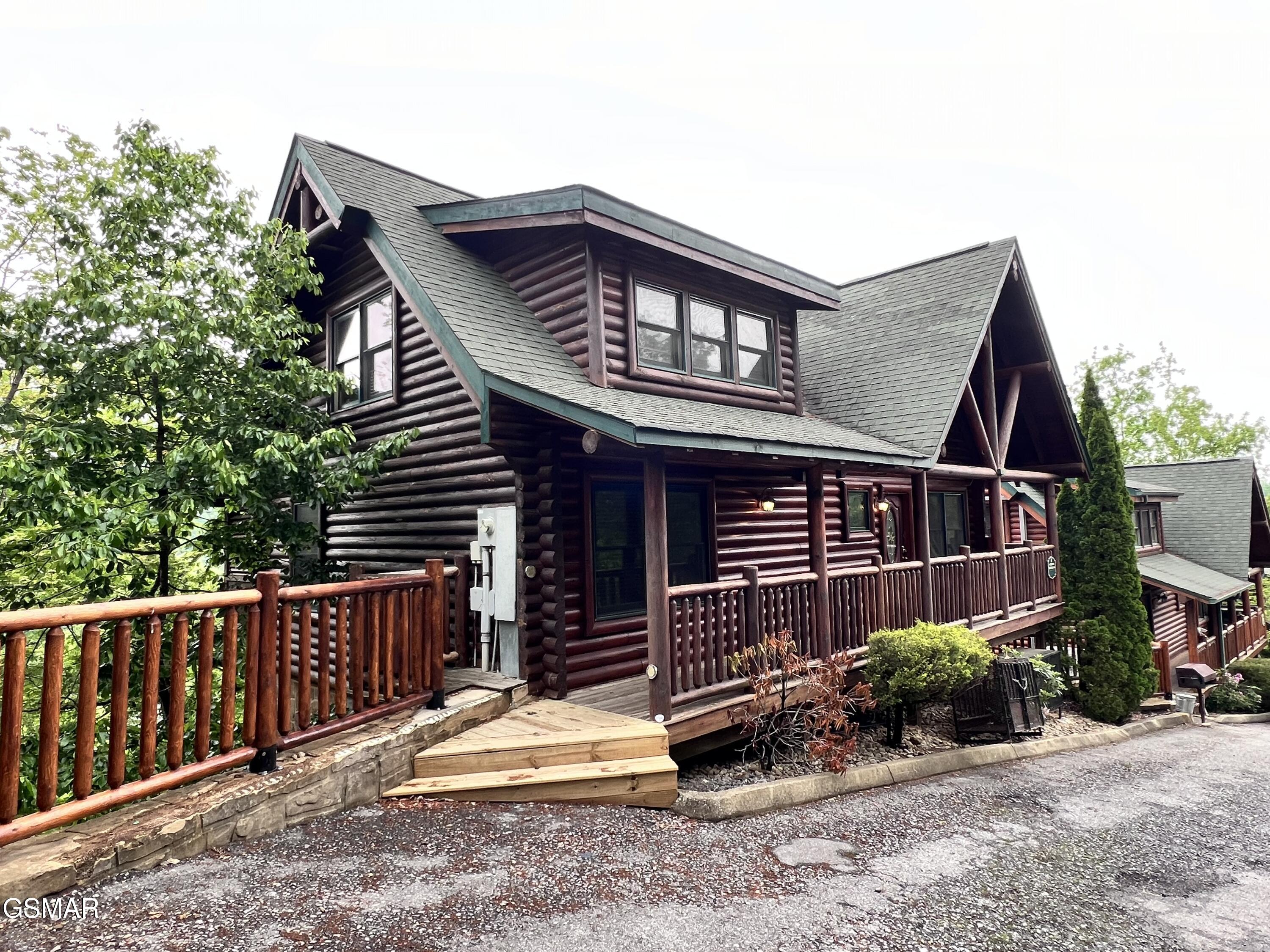 1726 Summit View Way Pigeon Forge TN 37862