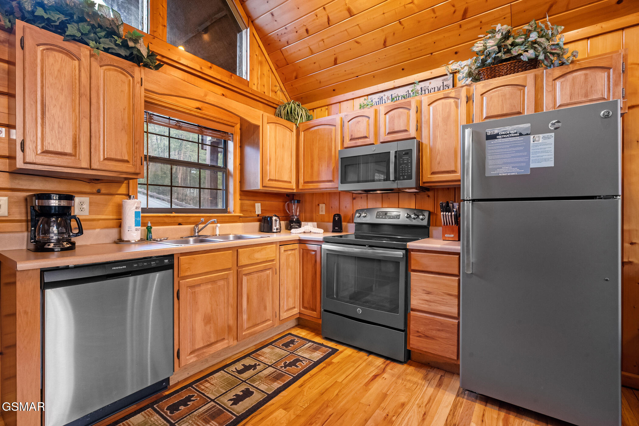 1509 Bears Den Way Sevierville TN 37862