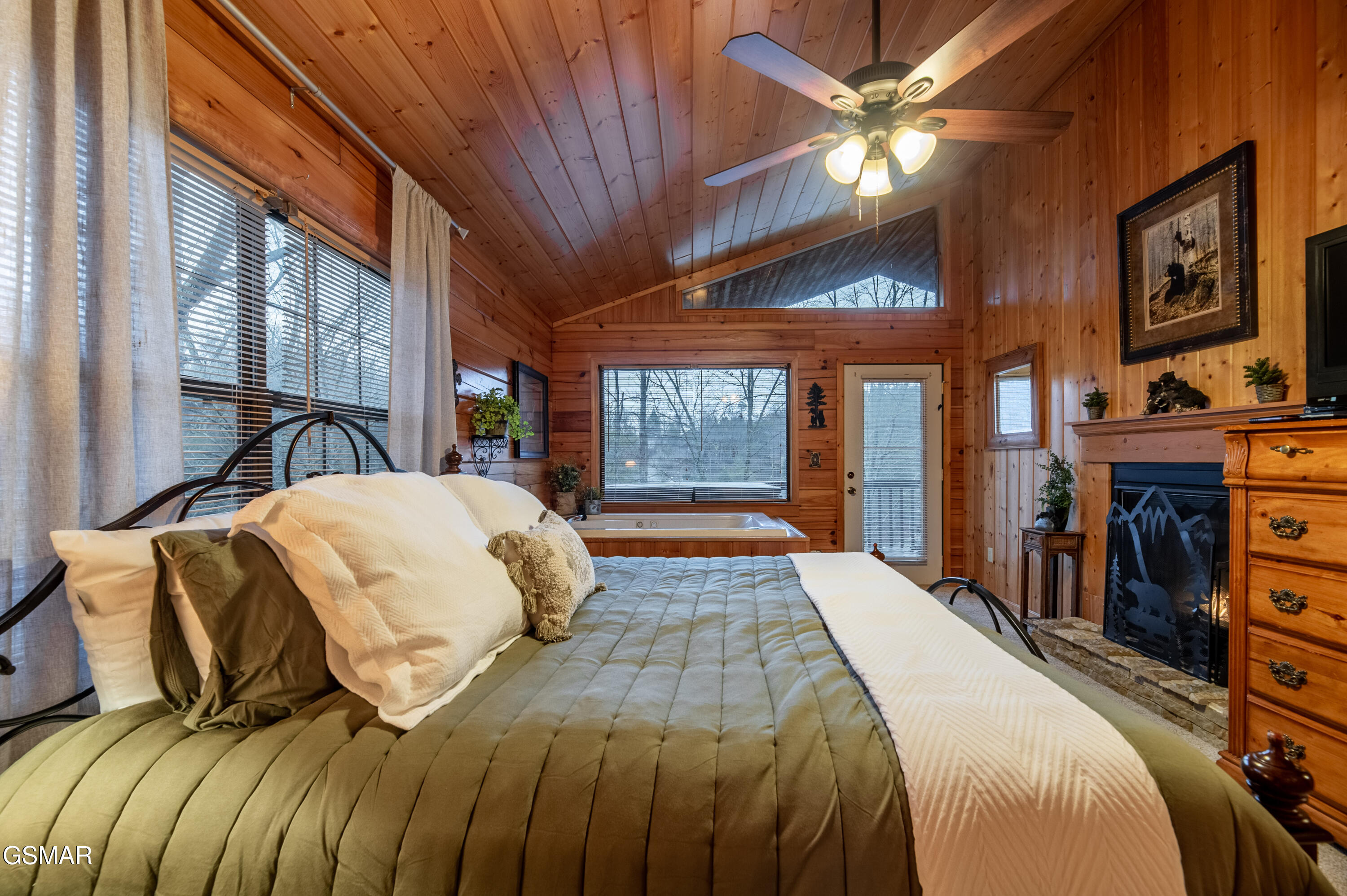 2210 Hawks Point Way Sevierville TN 37862